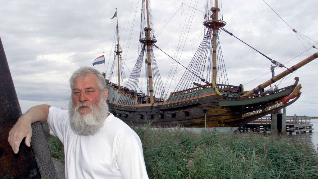 Willem Vos bij de Batavia. Foto ANP