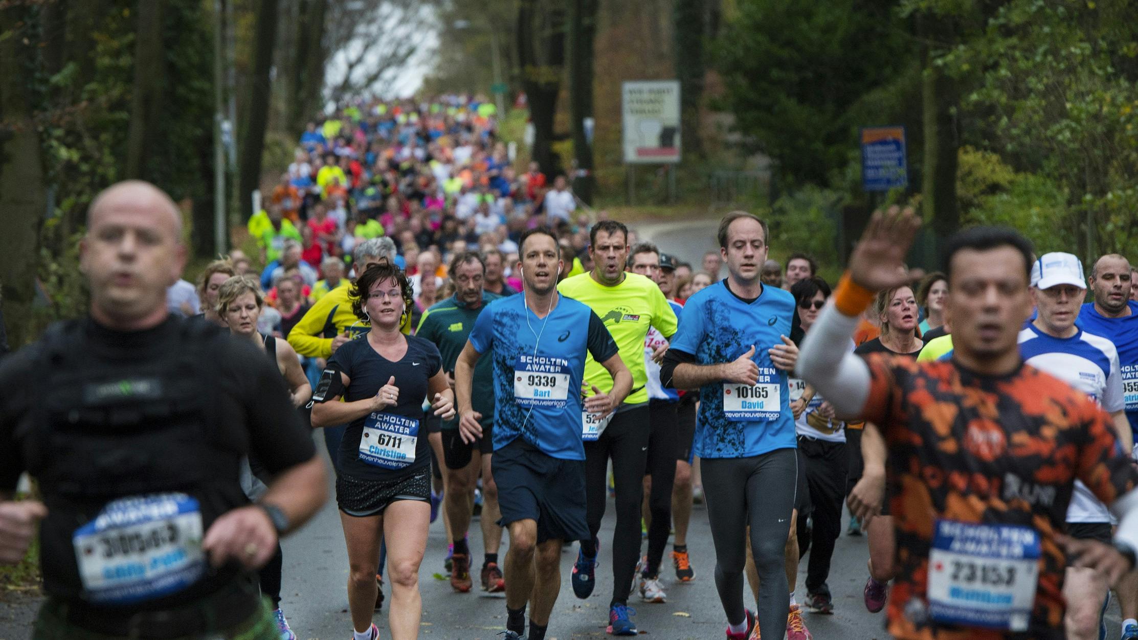 Deelnemers van de 32e Zevenheuvelenloop in Nijmegen vorig jaar. Foto ANP