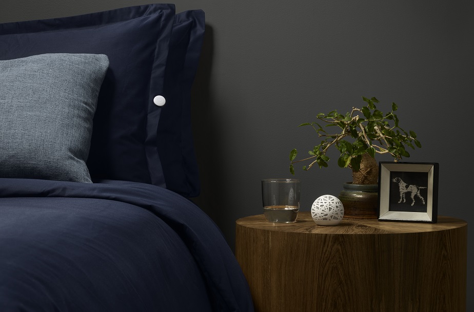 Slaapmeter Sense met een Sleep Pill aan het kussen vastgemaakt. Beeld: Hello Inc., producent van de Sense