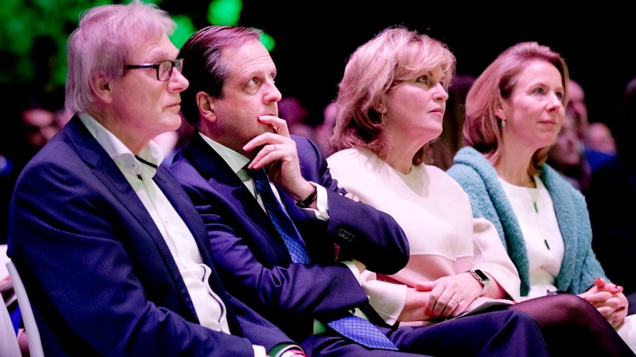 D66-leider Alexander Pechtold (tweede van links) met partijgenoten op het D66-congres in Nieuwegein vandaag. Foto ANP