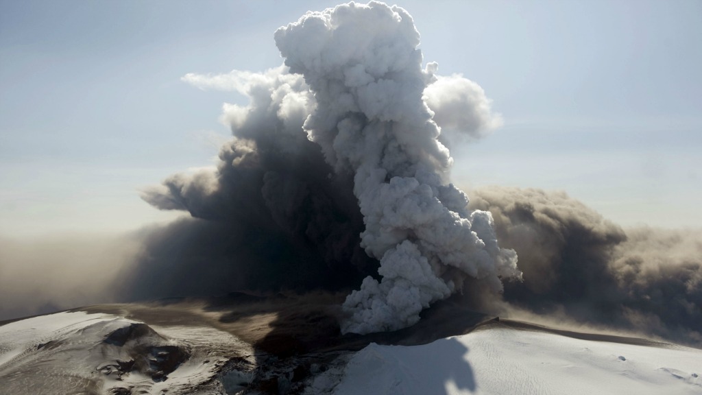 Rokende chaos. Of toch een vulkaan? Foto ANP