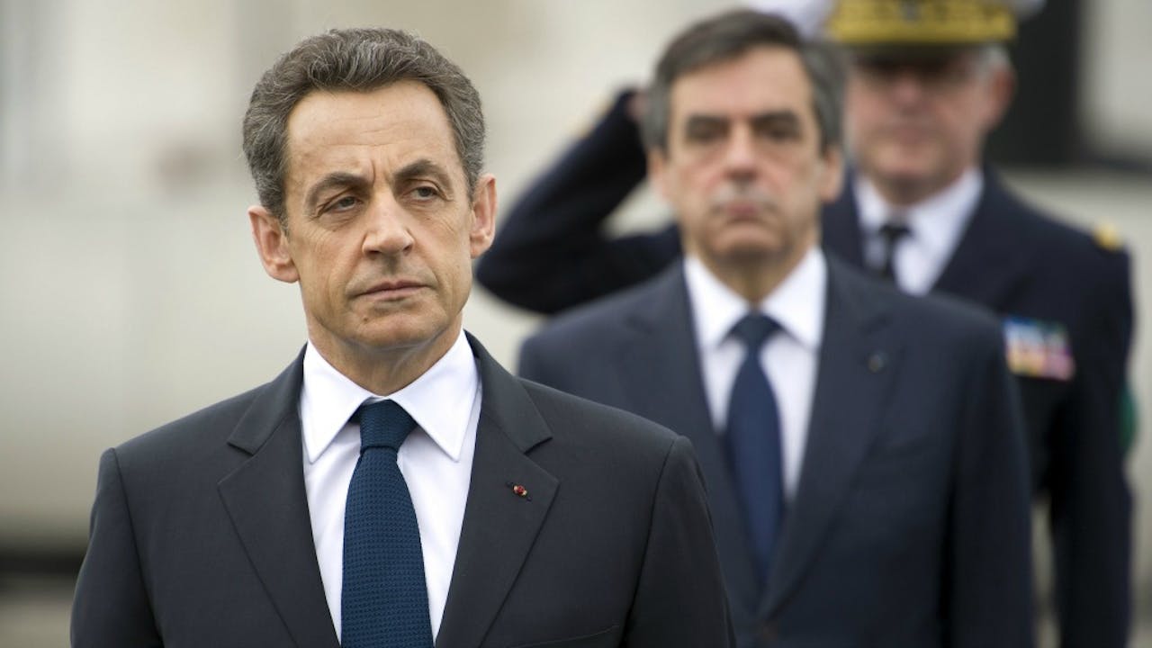 Nicolas Sarkozy in de tijd dat hij nog president was. Achter hem toenmalig premier François Fillon. Foto: ANP/AFP