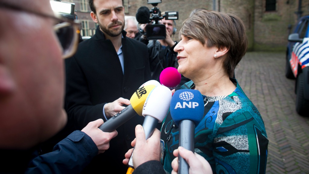 Demissionair minister Ploumen van Ontwikkelingssamenwerking bij de inloop van de ministerraad. Foto ANP