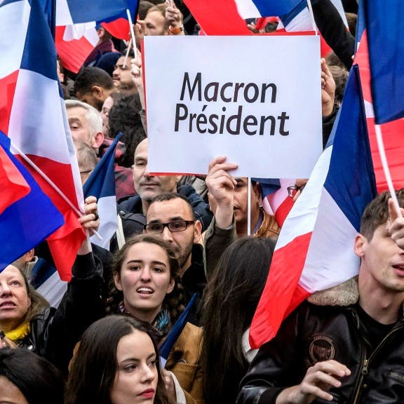 Macron wacht een zware taak