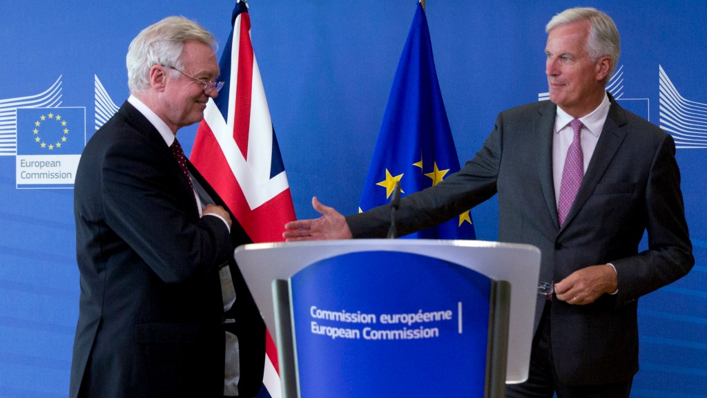 David Davis (L) en Michel Barnier (R). Foto: HH/AP