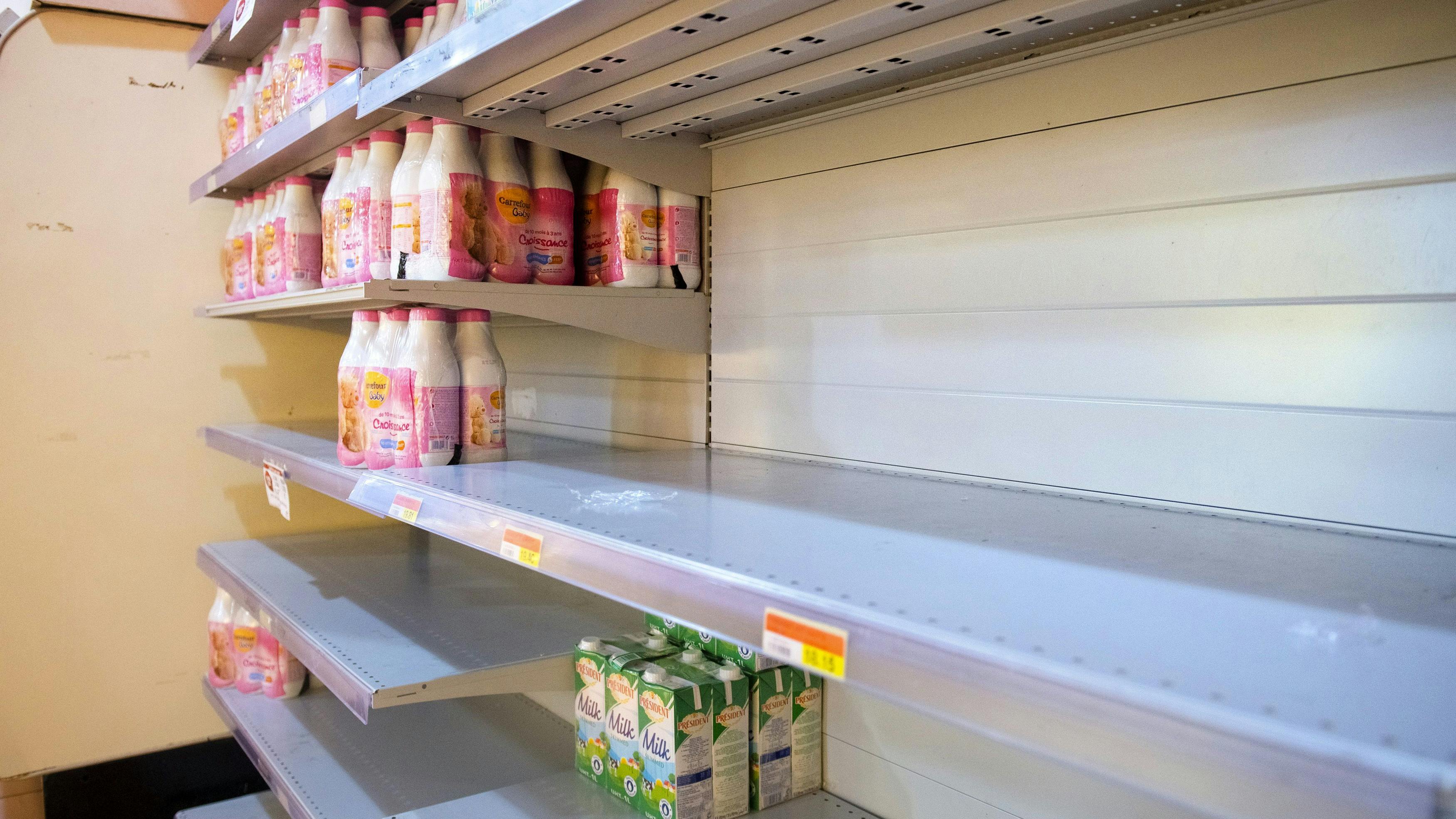 Foto ANP: Lege schappen in de supermarkten op Sint Maarten
