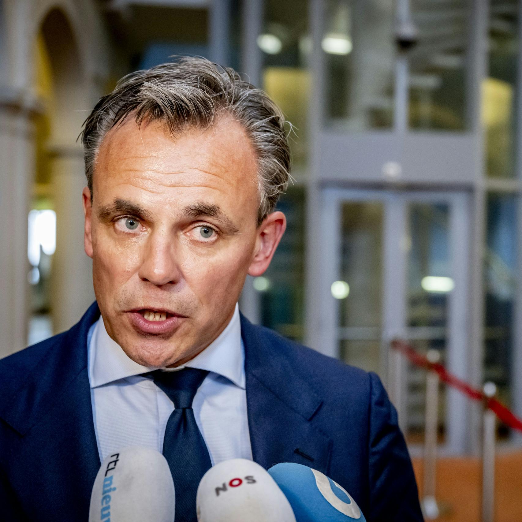 Harbers: 'Krimp Schiphol onvoldoende om geluidoverlast te verminderen'
