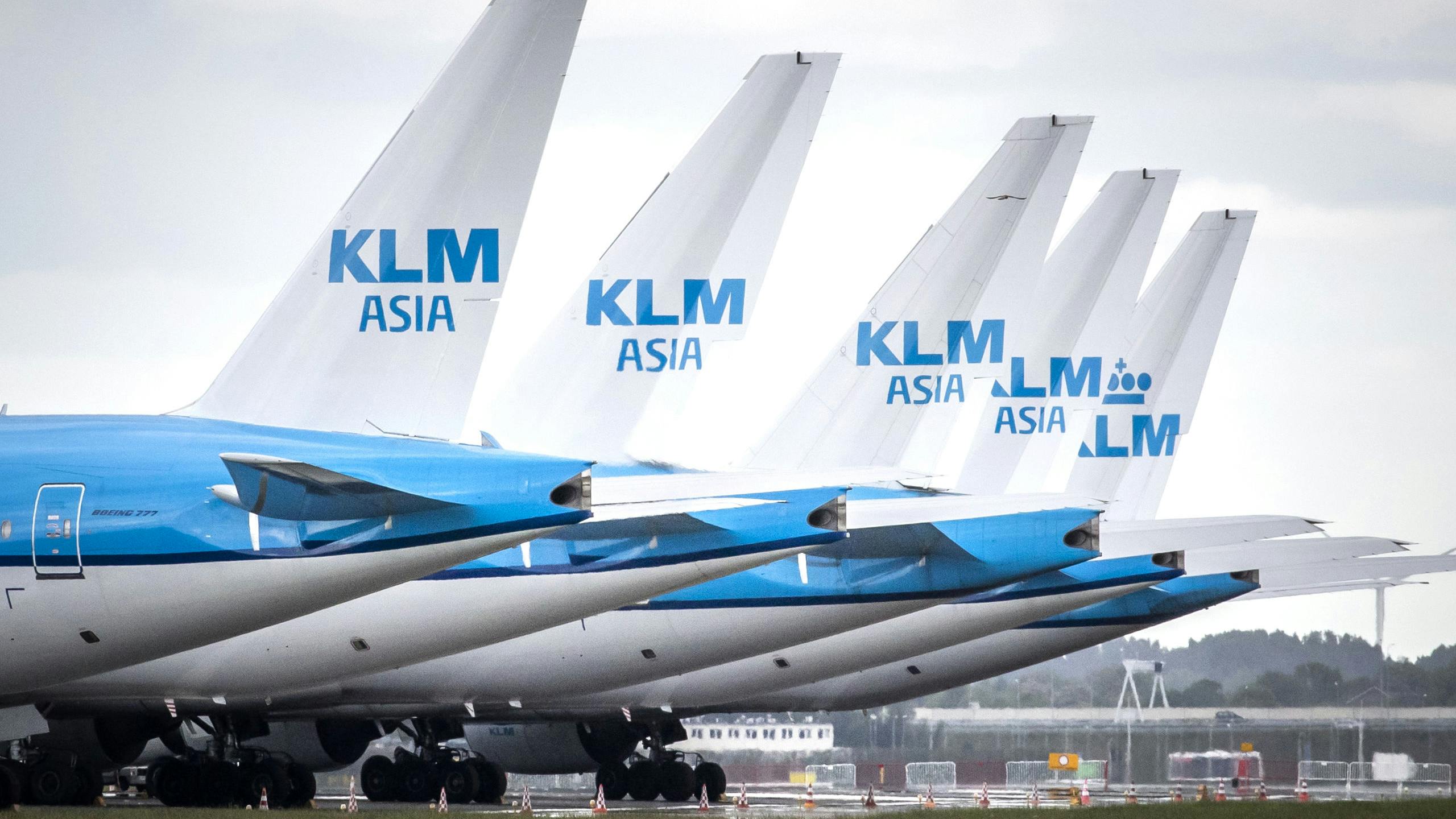 Vliegtuigen bij luchthaven Schiphol