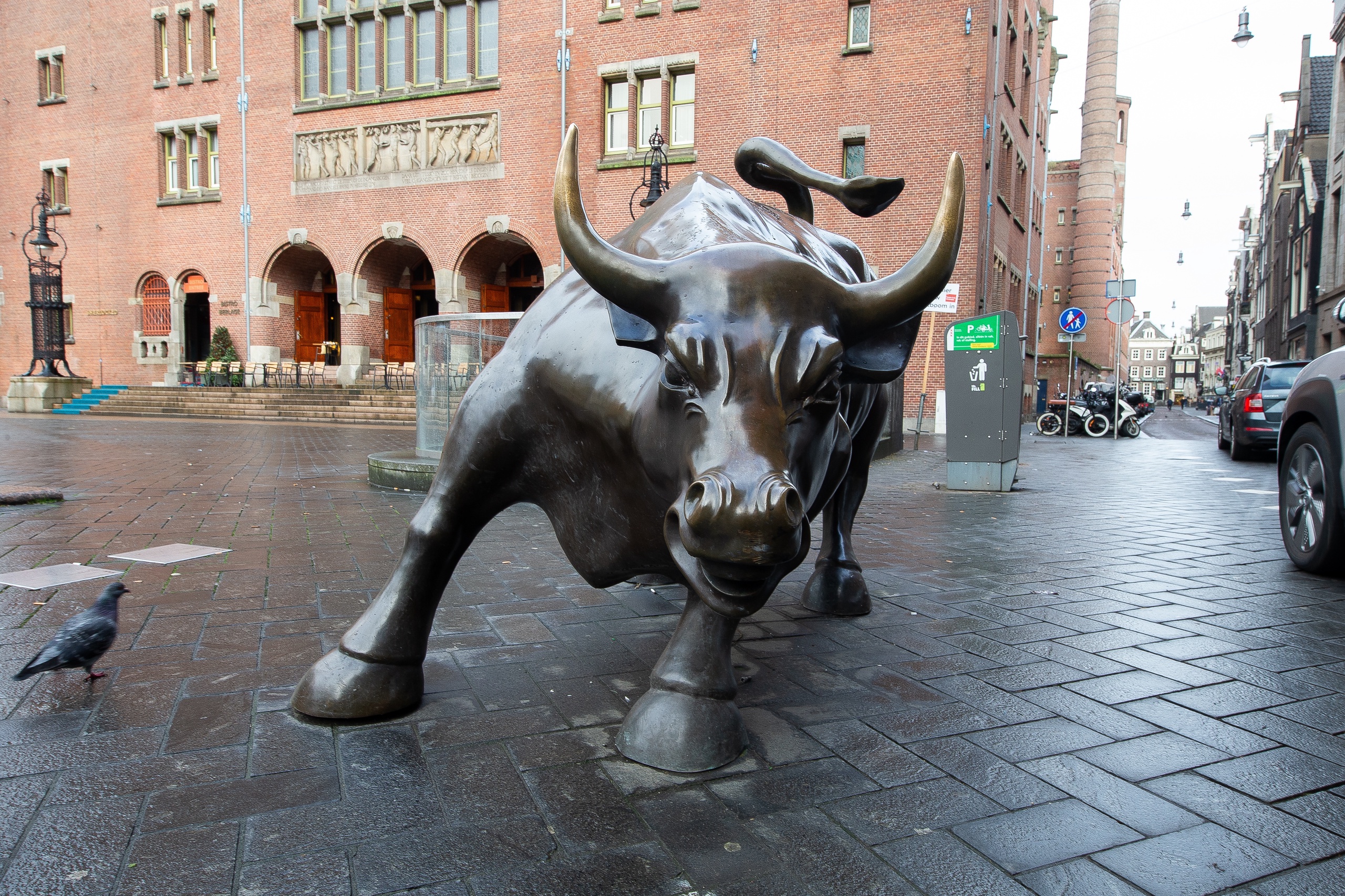 Telecombedrijf KPN stond vandaag bij de sterkste stijgers in een licht hoger gesloten AEX-index van de aandelenbeurs in Amsterdam.