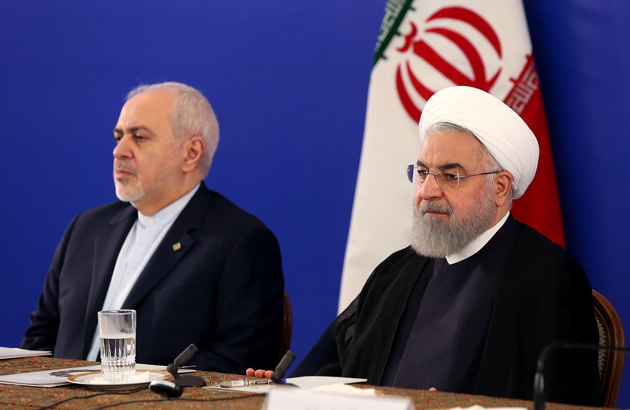 President Hassan Rouhani (R) en zijn topdiplomaat, Mohammad Javad Zarif, 