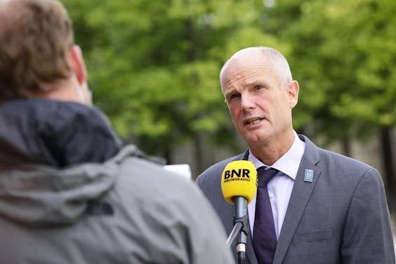 BNR-verslaggever Jesse Pinster in gesprek met minister Stef Blok van Buitenlandse Zaken.