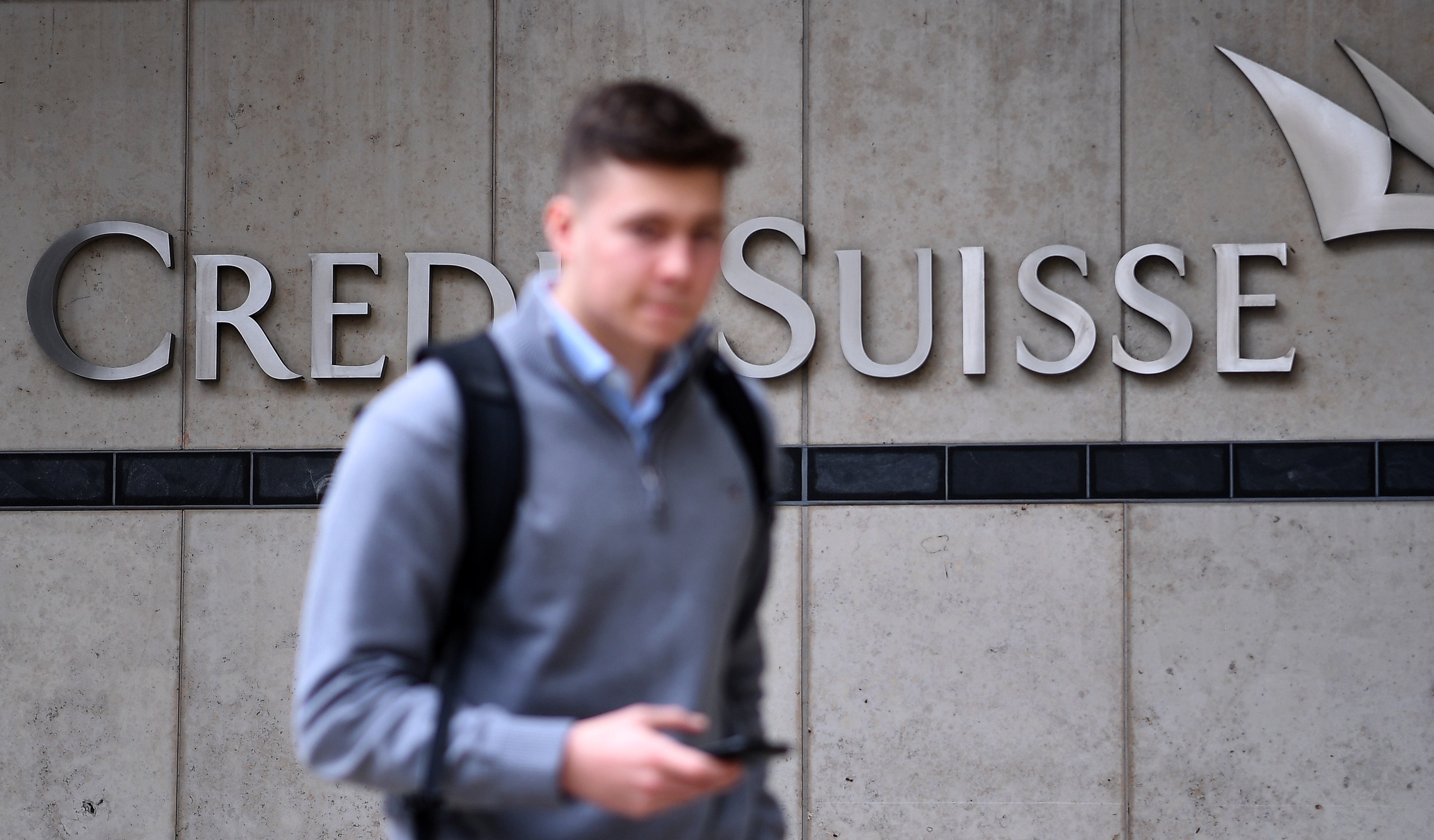 De Zwitserse regering wil met noodmaatregelen een versnelde overname van het geplaagde Credit Suisse door concurrent UBS mogelijk maken. 