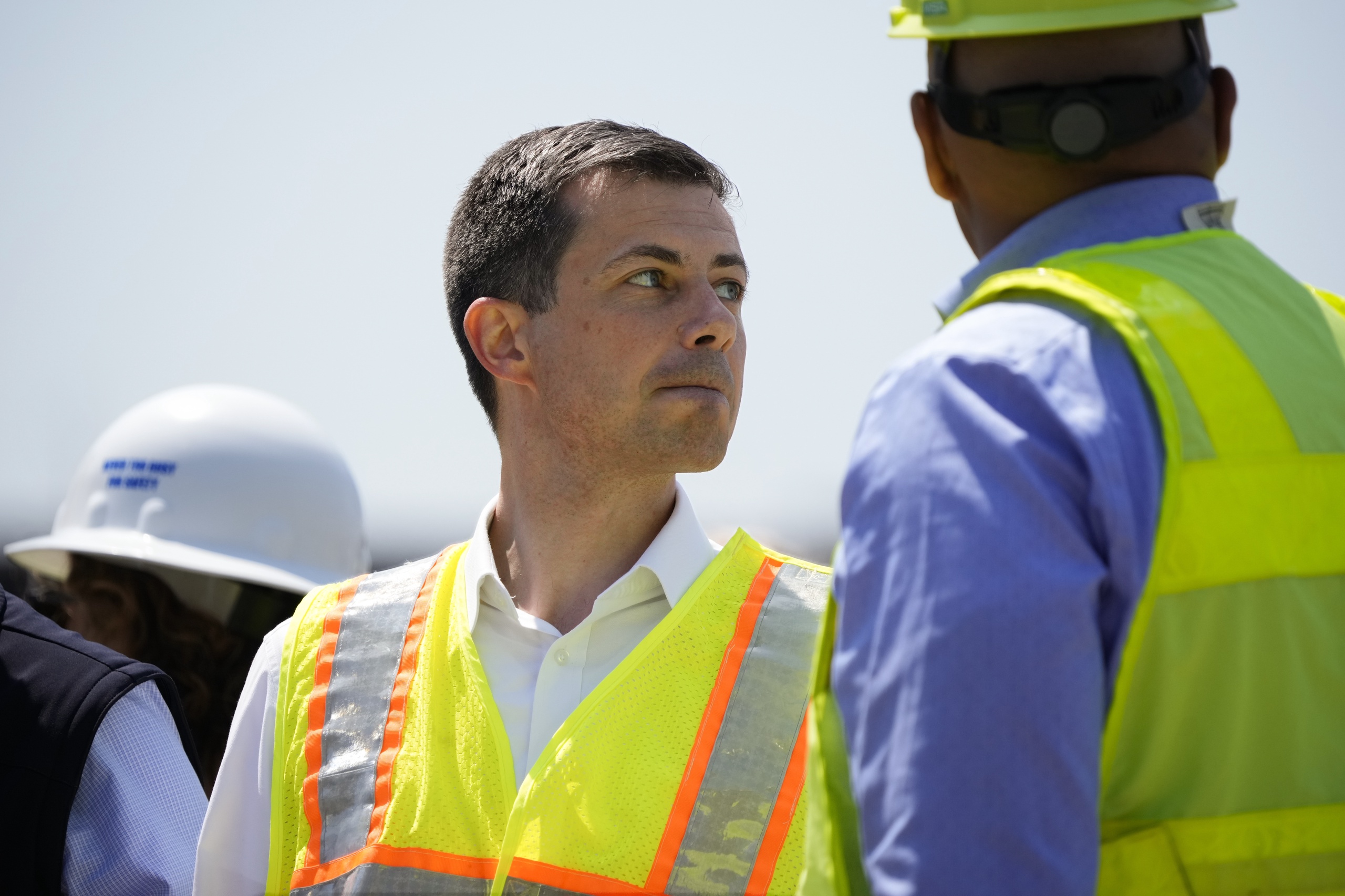 U.S. Transportation Secretary Pete Buttigieg has said the U.S. must take steps to reduce China's advantage in electric car batteries.  Bloomberg reports.  According to ButiGeek, the US 