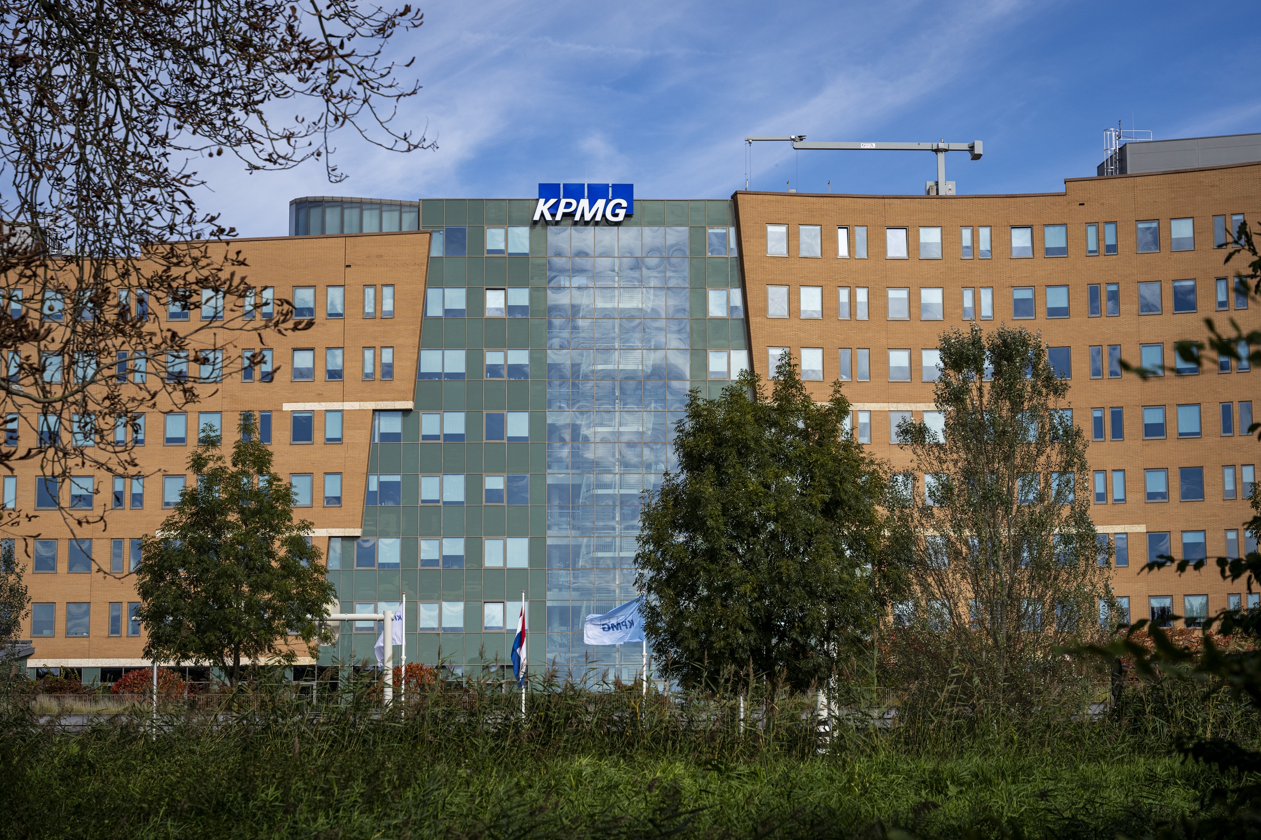 More than five hundred employees of accounting firm KPMG have cheated on a massive scale through compulsory exams in the last five years.  Employees at all levels shared the answers to the tests with each other, mandatory tests that accountants must hold their title.