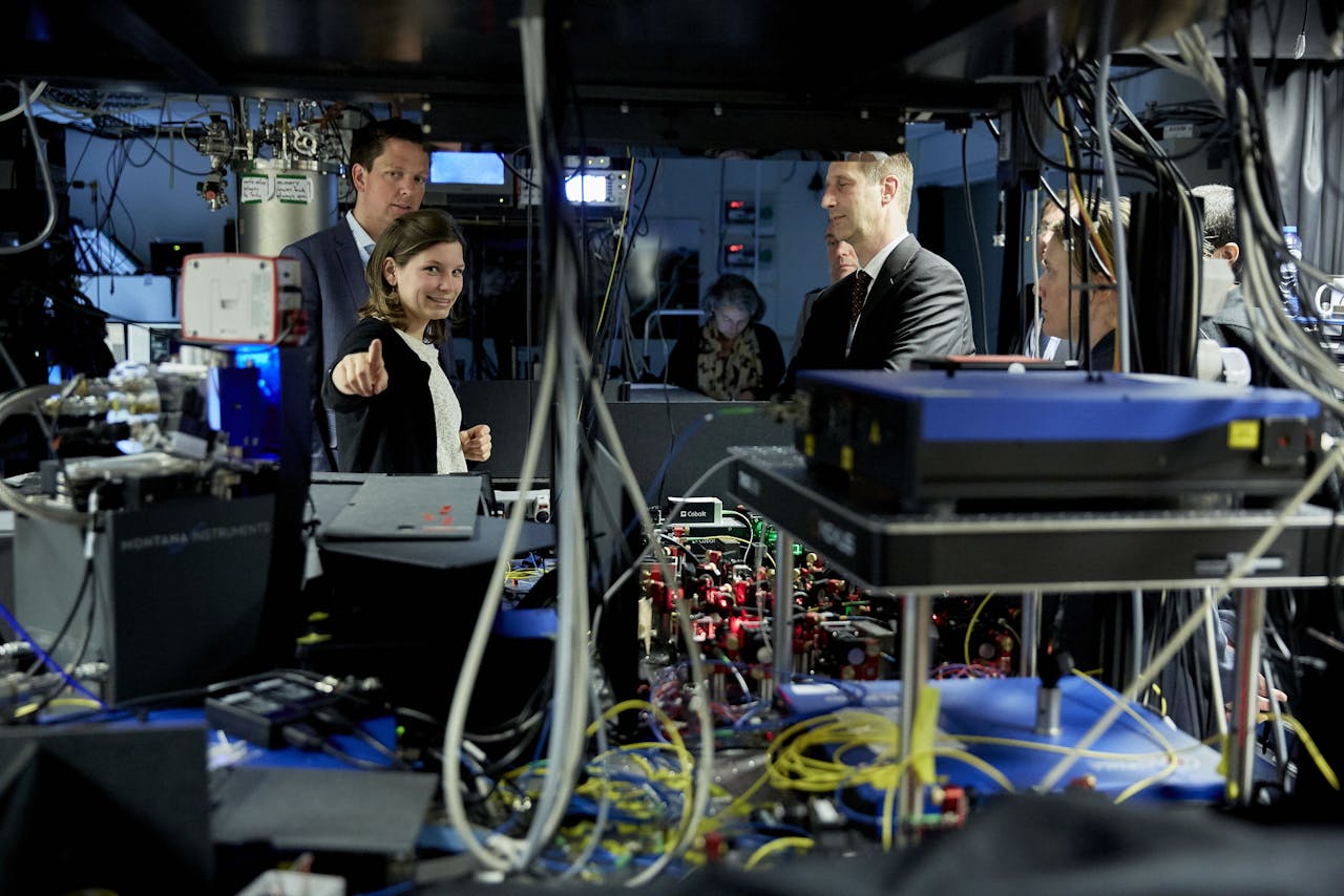 Rondleiding door het QuTech laboratorium in Delft (voorjaar 2016)