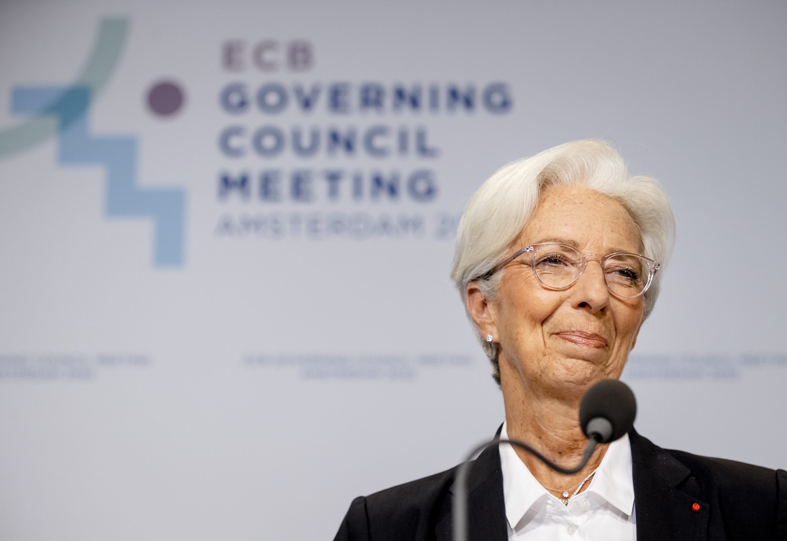 AMSTERDAM - President Christine Lagarde van de Europese Centrale Bank (ECB) tijdens de persconferentie in de Hermitage na afloop van de vergadering van de Europese Centrale Bank. De centrale bank is van plan de rente voor het eerst sinds 2011 weer te verhogen. ANP SEM VAN DER WAL