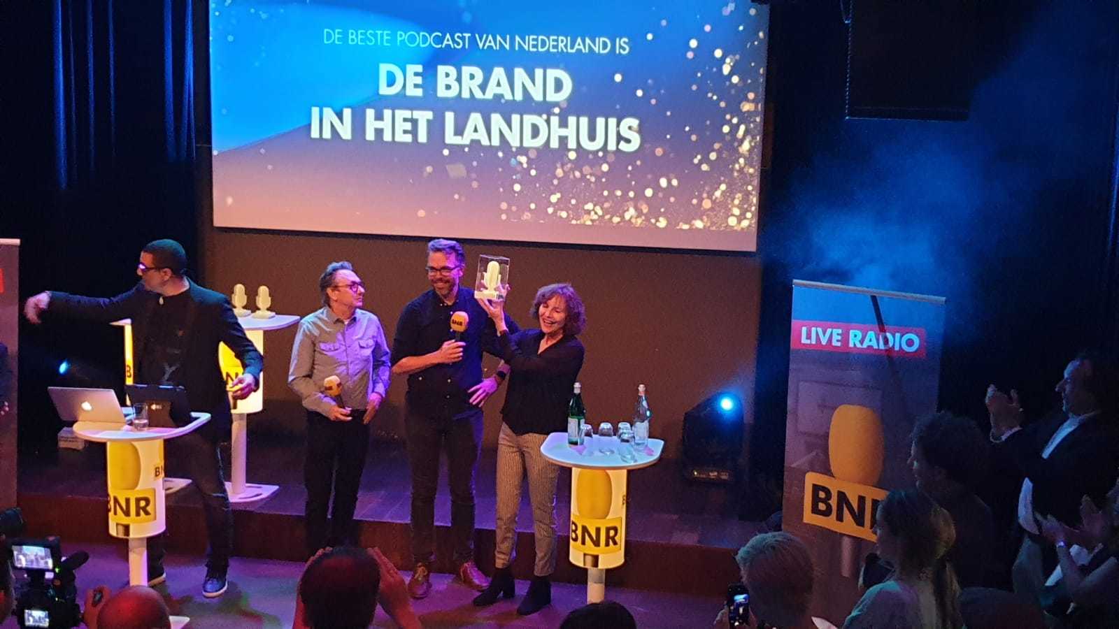De Brand in het Landhuis is verkozen tot beste podcast van Nederland.