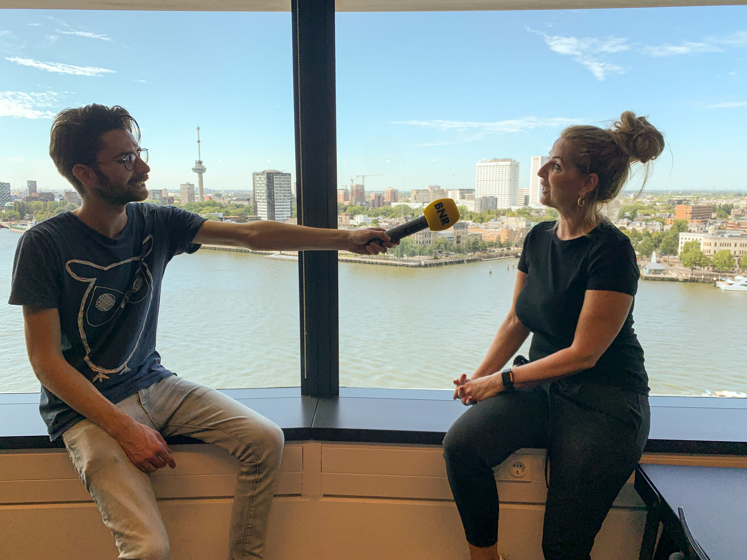 Verslaggever Connor Clerx in gesprek met Tanja Hijgemann van Havenbedrijf Rotterdam