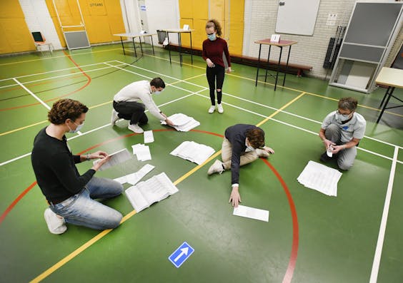 Stemmentellers aan het werk