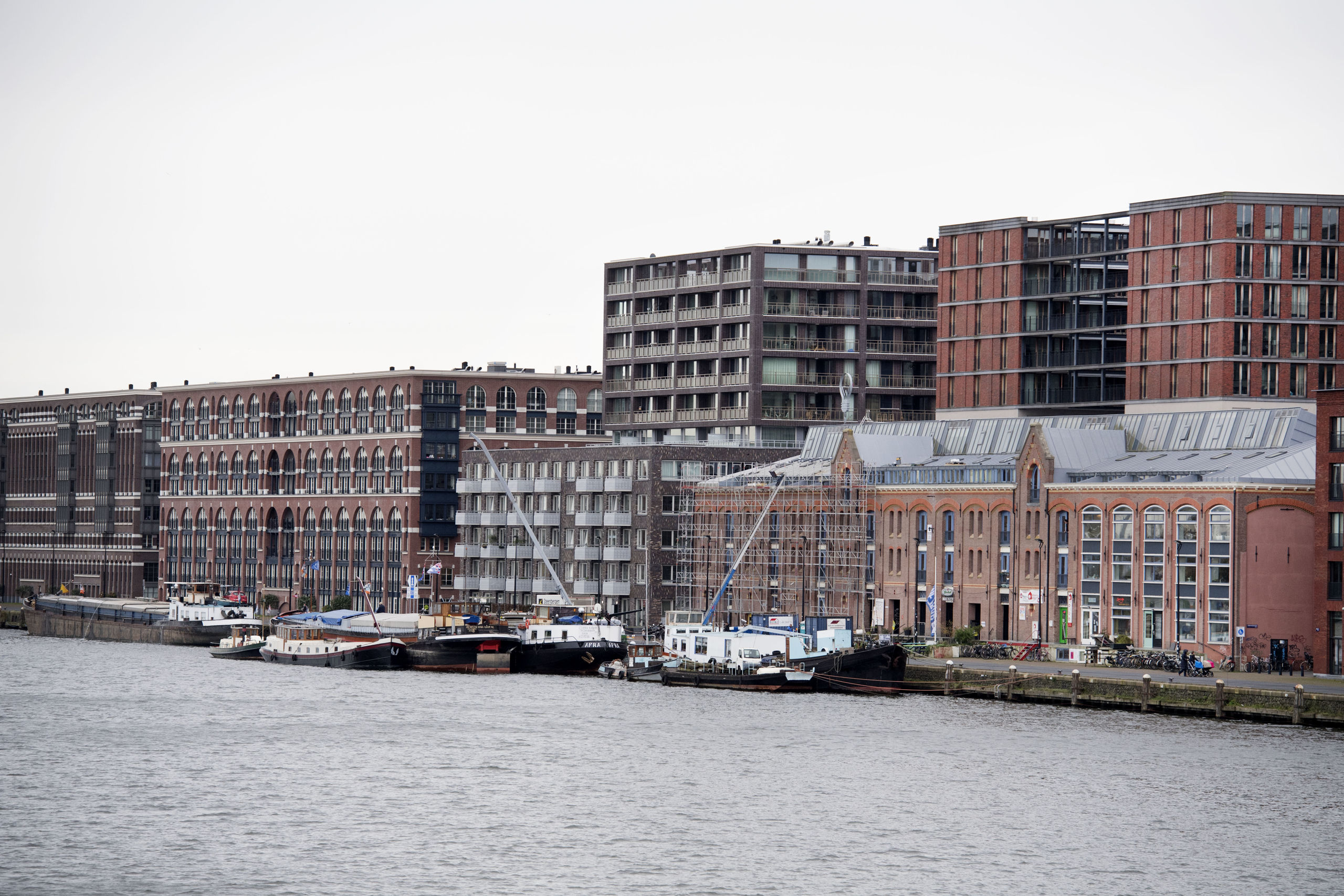 2017-11-09 15:08:43 AMSTERDAM - Woningen in Amsterdam. De gemiddelde WOZ-waarde van een woning is in 2017 gestegen naar het hoogste niveau ooit. ANP OLAF KRAAK