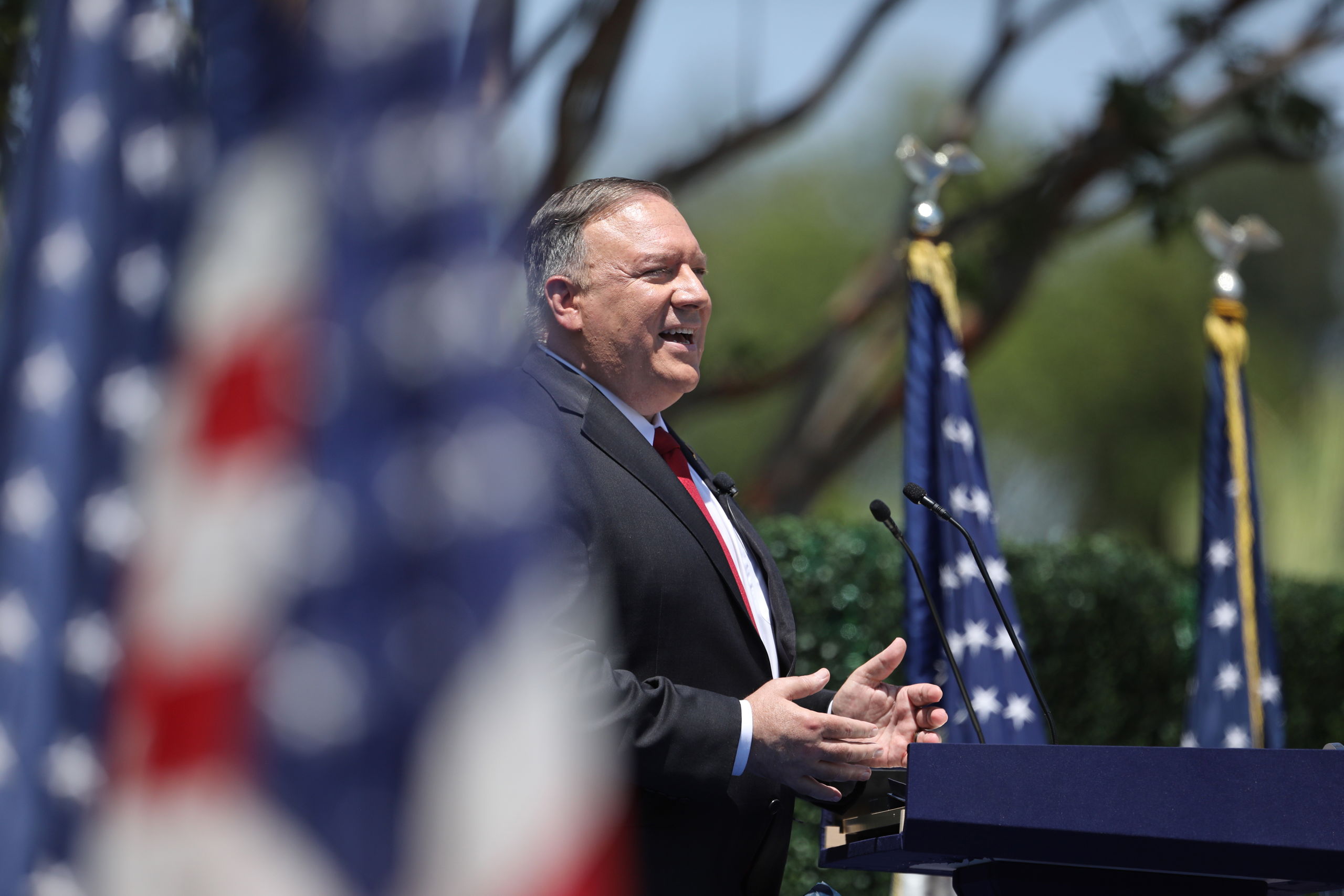 De Amerikaanse minister van Buitenlandse Zaken Mike Pompeo kondigt de koerswijziging van het China-beleid aan in een symbolische speech bij de Richard Nixon Presidential Library in Yorba Linda in California.