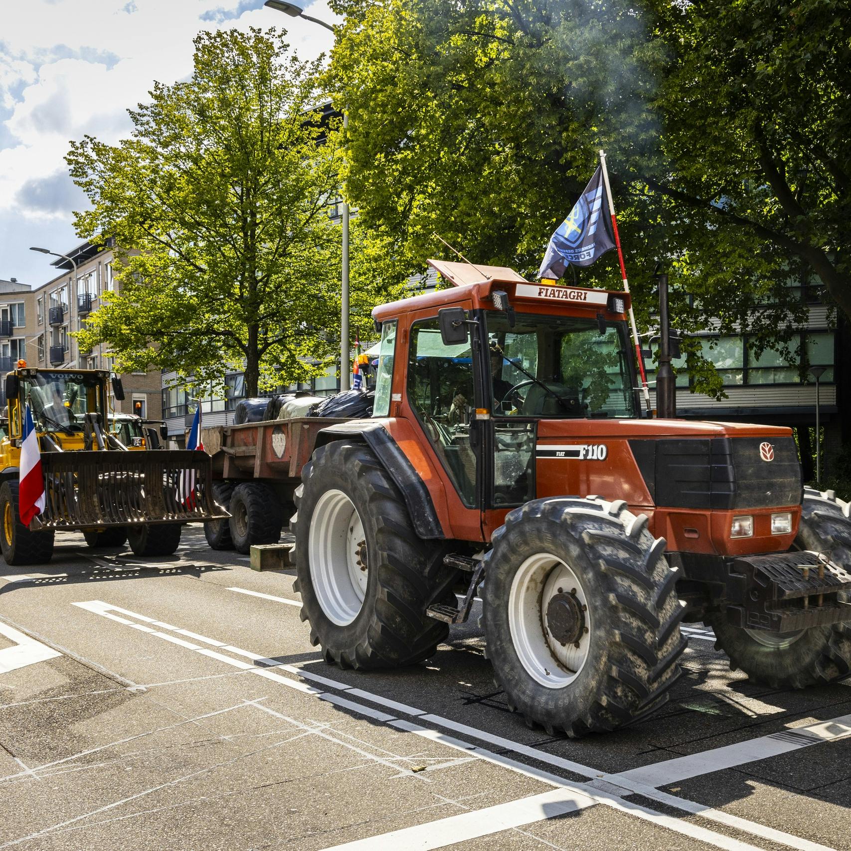 Liveblog | Bedrijven bedreigd door boeren; Noorverordening Apeldoorn vanwege dreiging uitbraak