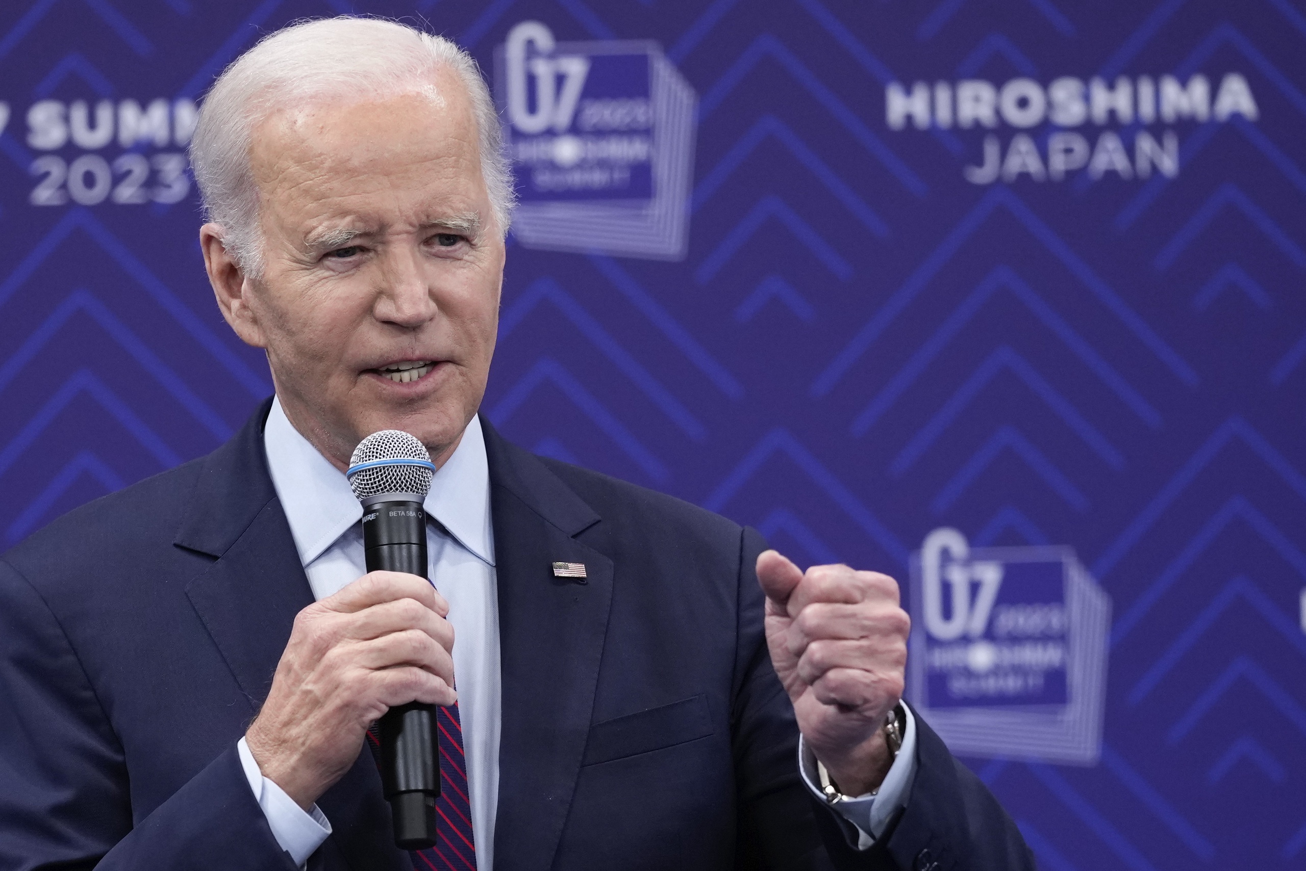 Parlando in una conferenza stampa nel giorno di chiusura del vertice del G7 in Giappone, Biden ha detto di far cadere il pallone che stava trasportando 