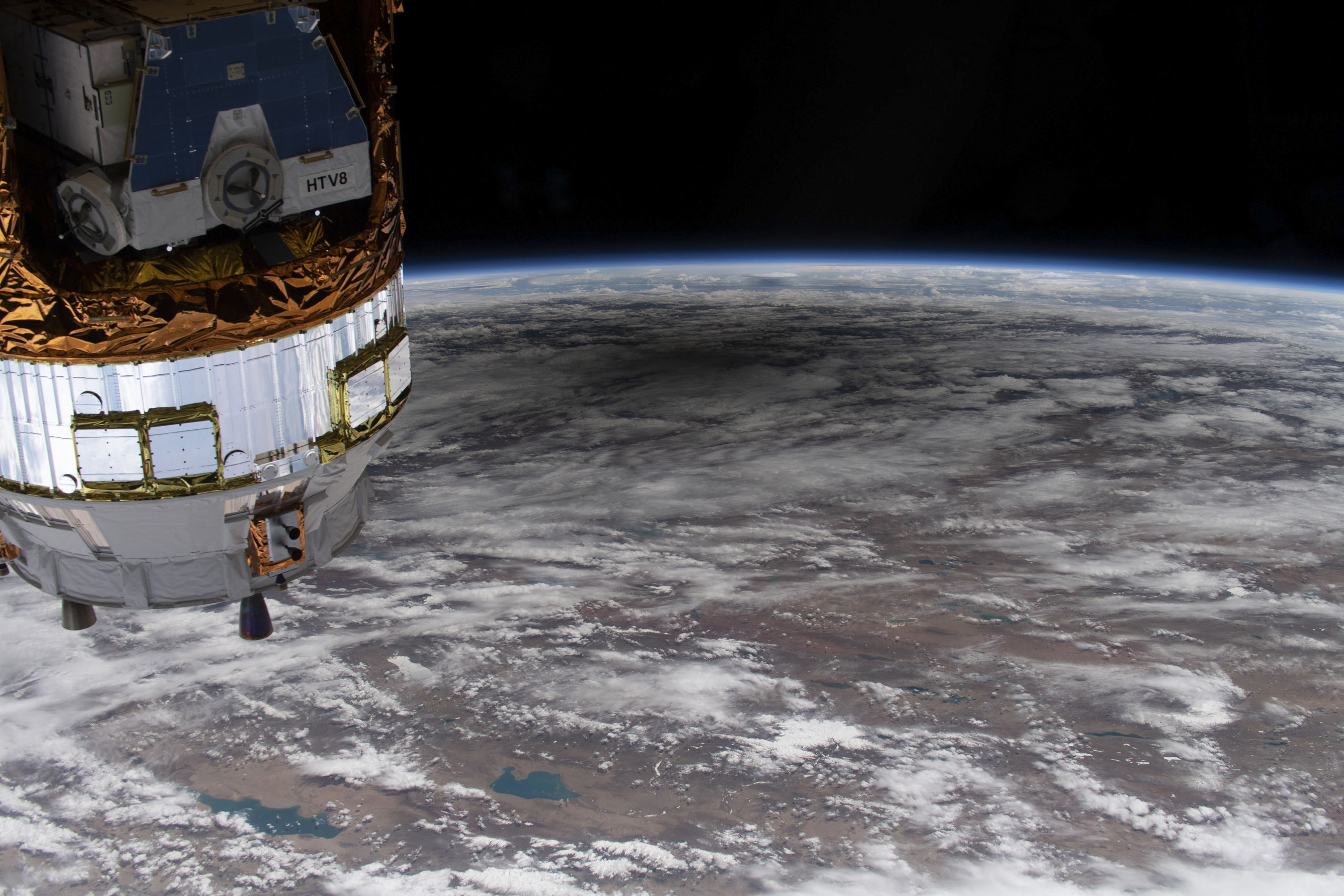 Het ISS boven aarde. 