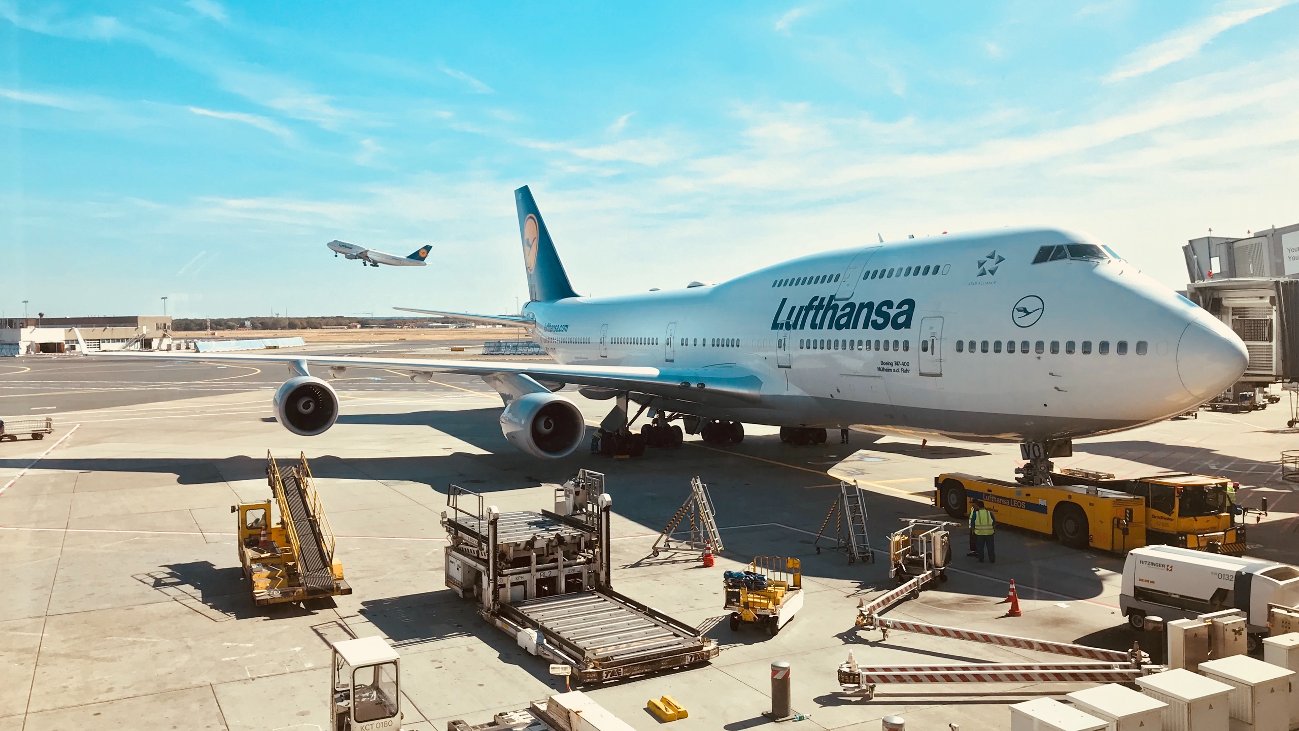 Het Duitse luchtvaartmaatschappij Lufthansa wil 20.000 extra werknemers in dienst nemen. 