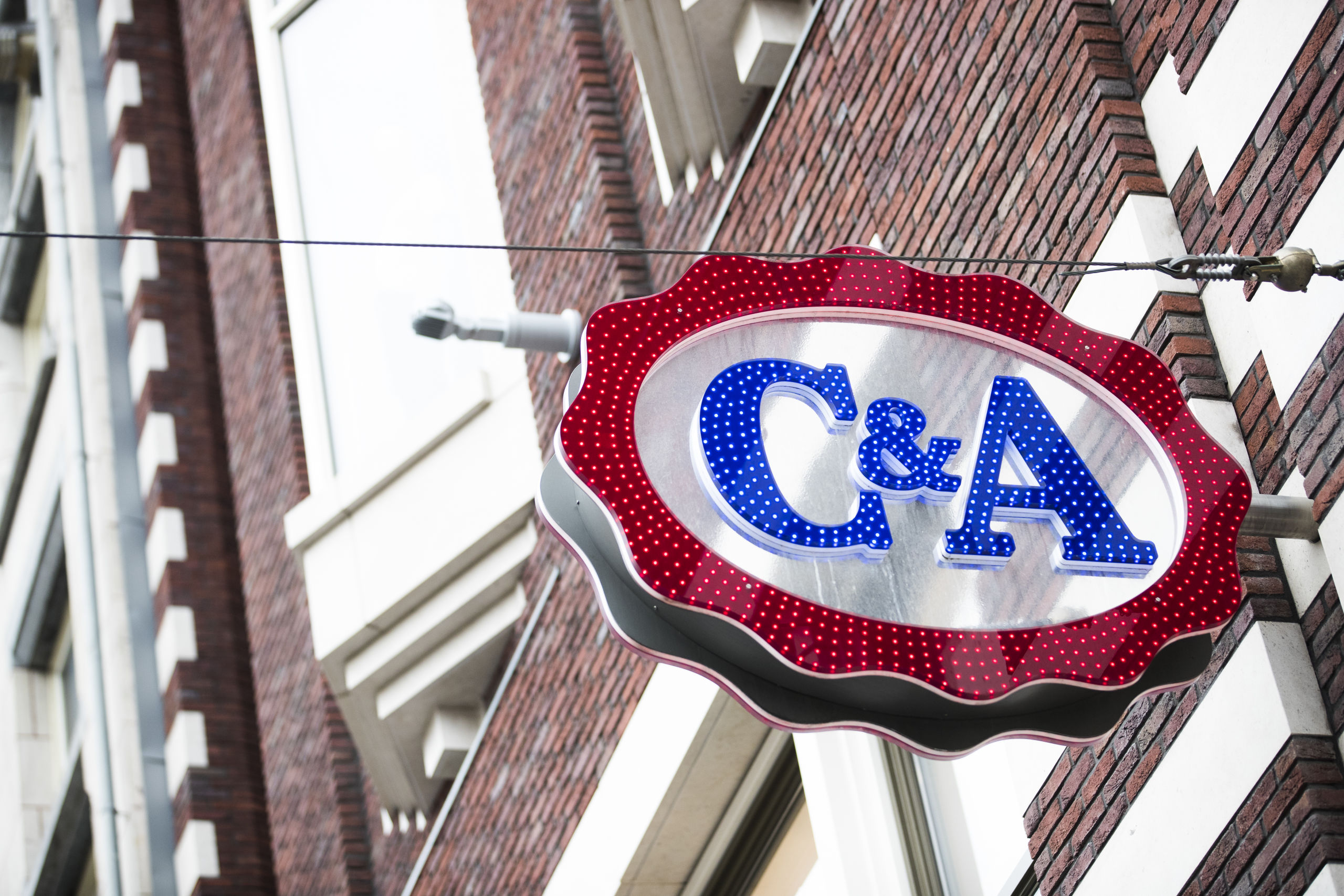 Exterieur van de C&A aan het Damrak in Amsterdam.
