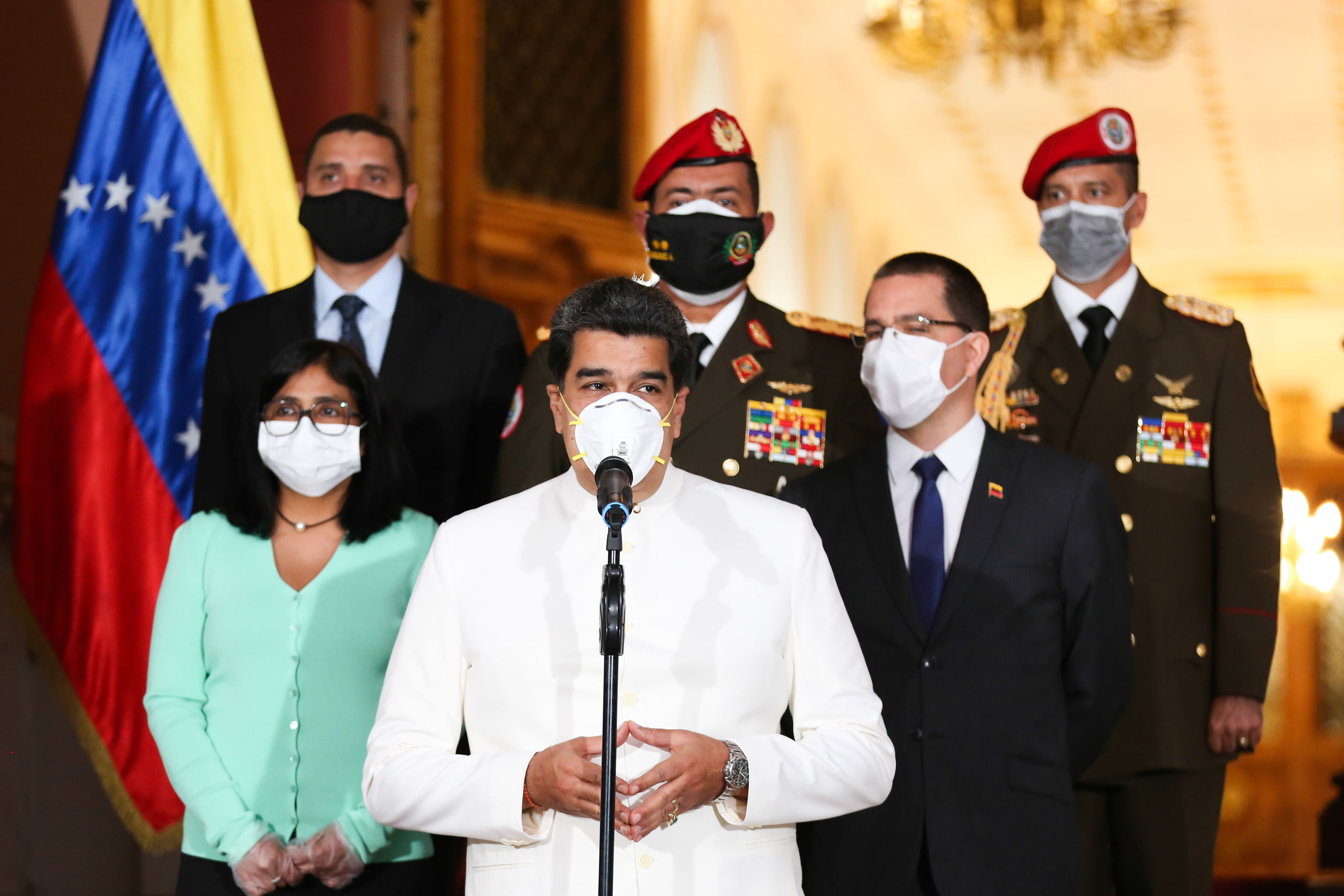 De Venozolaanse president Maduro houdt een toespraak waarin hij ingaat op de oliecrisis, die tegelijk met de coronacrisis is ontstaan.