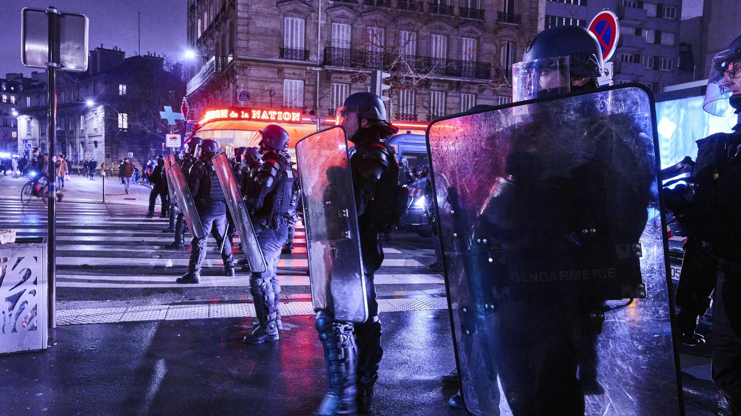 Parijs blijft bij verhoging pensioenleeftijd ondanks protesten