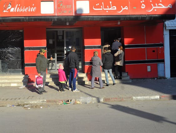 Een rij voor een bakker in Tunis, de hoofdstad van Tunesië.