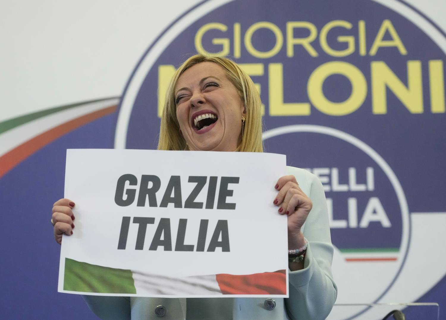Il blocco di destra vince le elezioni italiane, la Meloni vuole il governo per “tutti gli italiani”