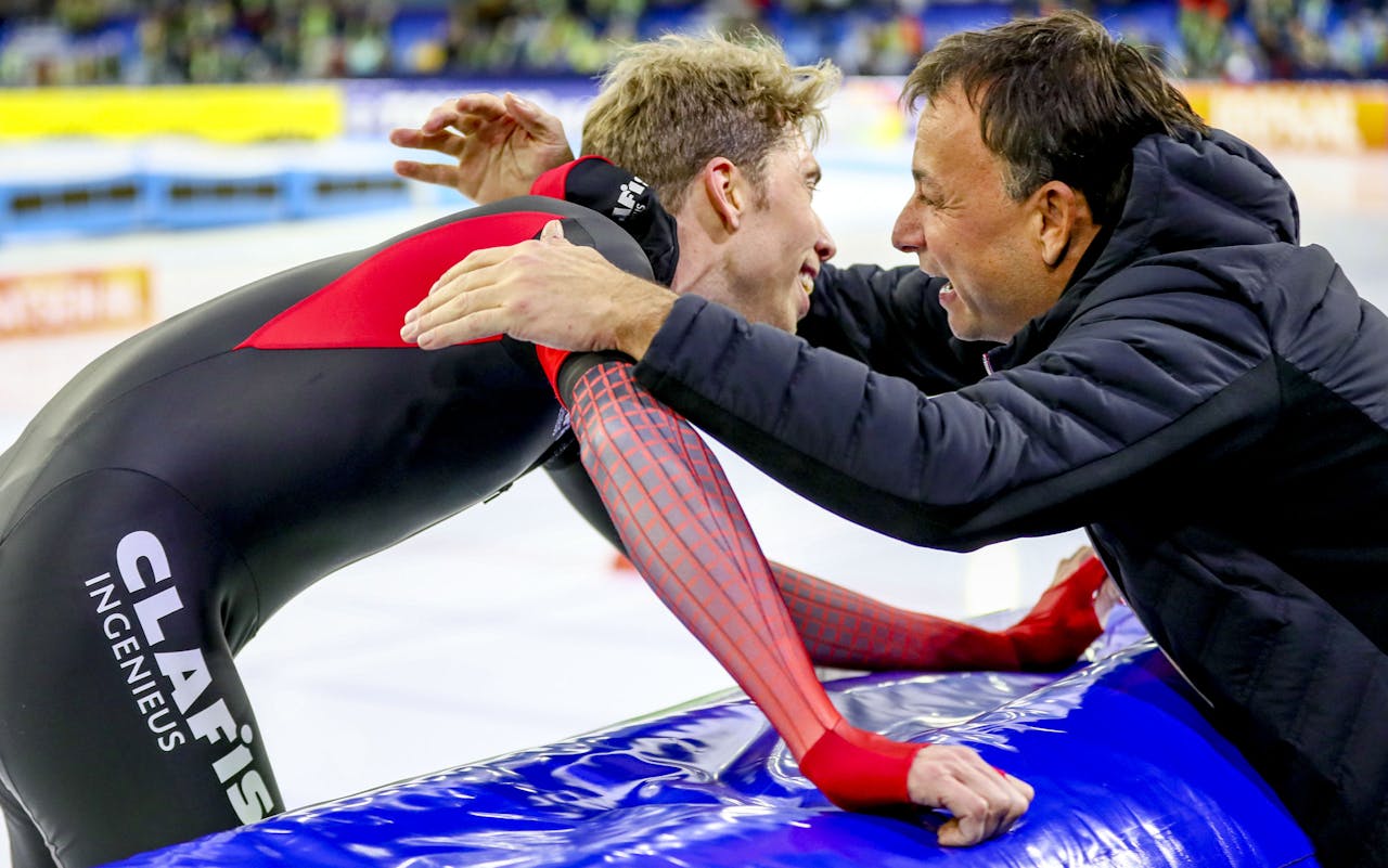 HEERENVEEN - Jorrit Bergsma en Bert Jonker na de 10000 meter tijdens het Olympisch Kwalificatie Toernooi (OKT) in Thialf.