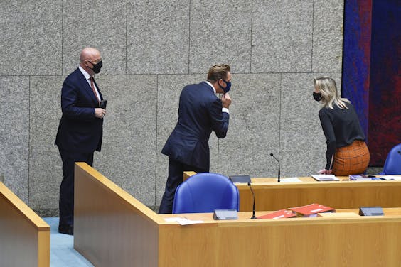 Hugo de Jonge minister van Volksgezondheid, Welzijn en Sport, Kajsa Ollongren, minister van binnenlandse zaken en Koninkrijksrelaties en Ferdinand Grapperhaus Minister van justitie en veiligheid CDA in de Tweede Kamer tijdens een debat over maatregelen ter bestrijding van de corona-epidemie.