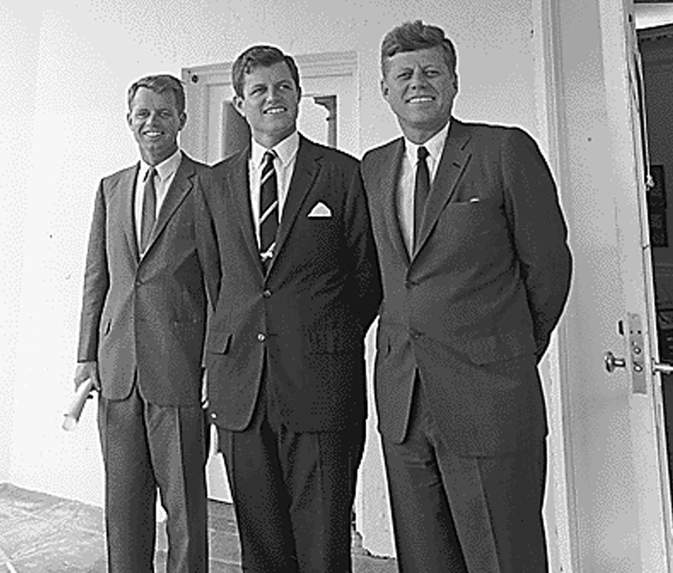 Vlnr: de broers Robert Kennedy, Edward Kennedy & John F. Kennedy