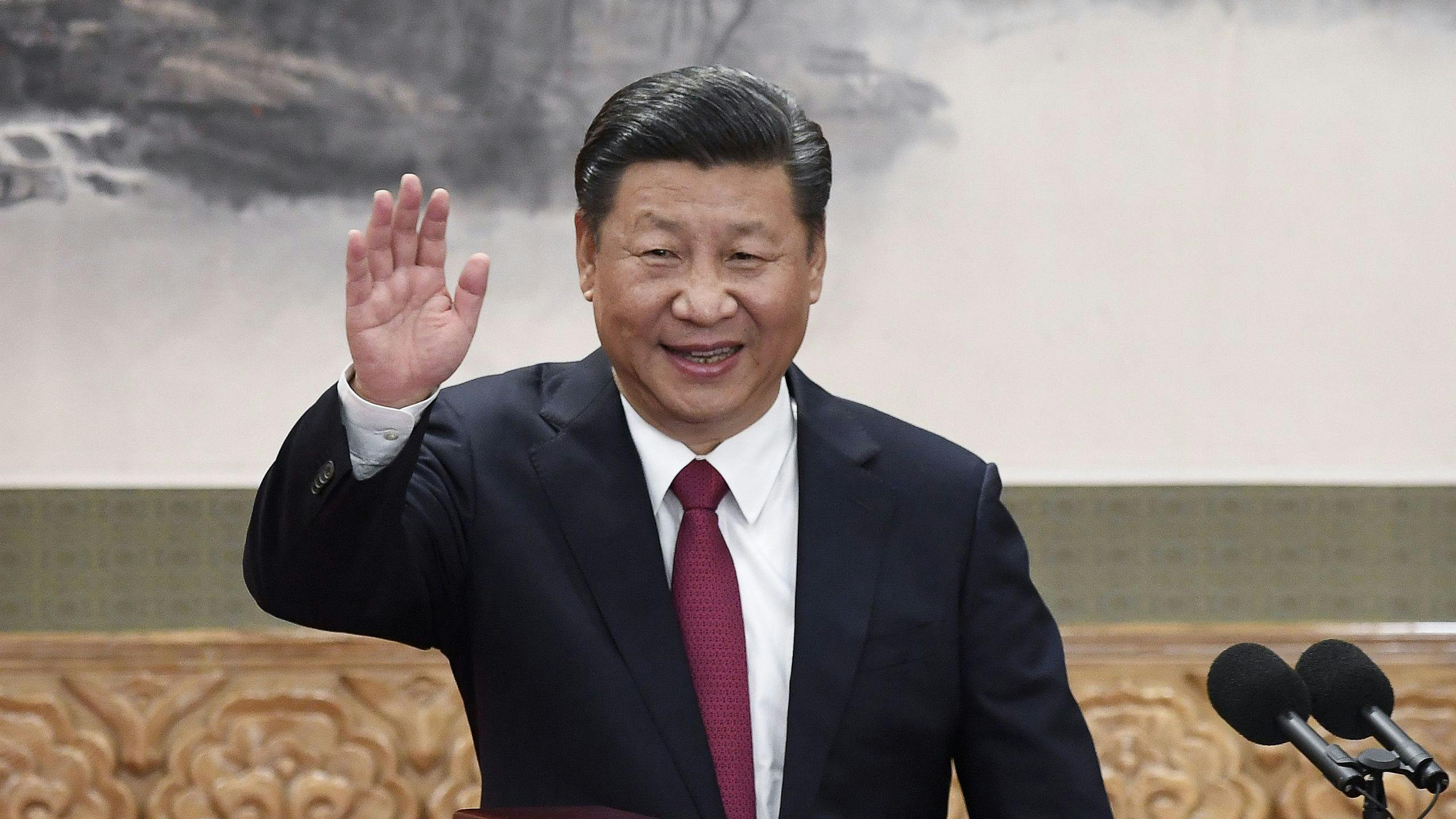 President Xi Jinping zwaait