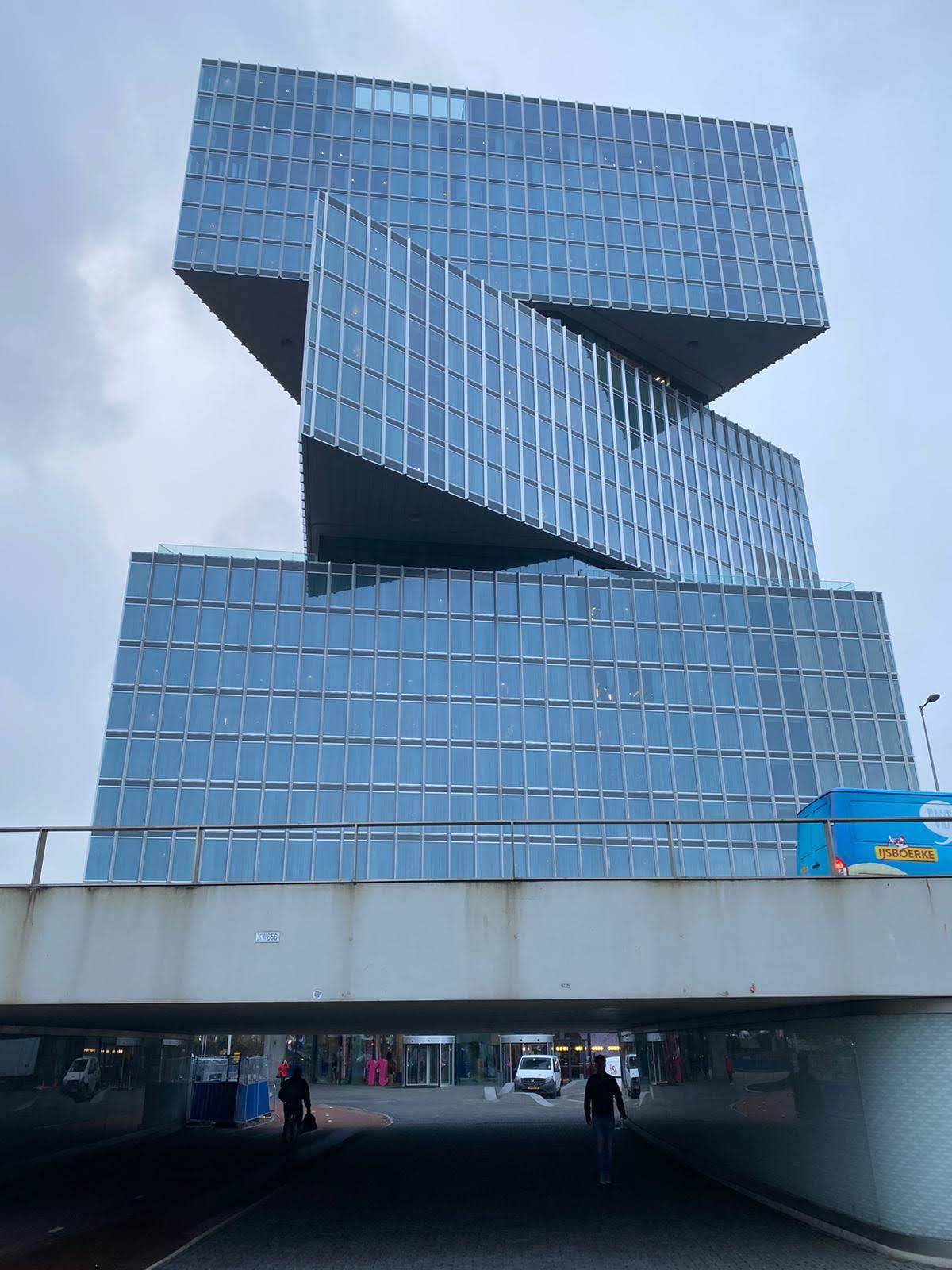 Het door Rem Koolhaas ontworpen nhow hotel 