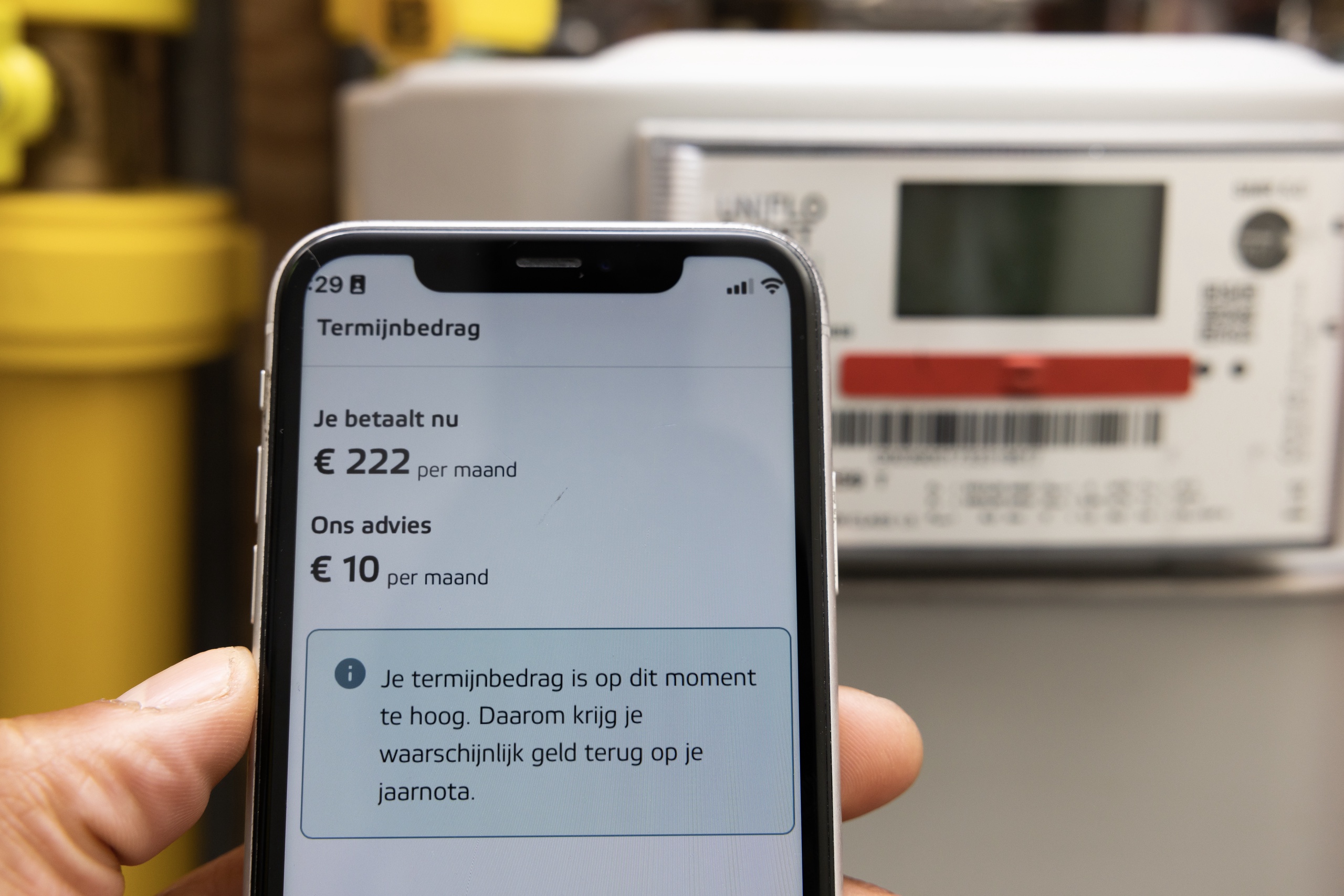 Nederlanders betalen maandelijks langzaam maar zeker steeds minder voor hun energie. Volgens een analyse van transactiedata door ING gaat het gemiddelde voorschotbedrag dat huishoudens elke maand kwijt zijn stap voor stap wat omlaag. Inmiddels ligt dit bedrag 30 euro onder de piek, blijkt uit de berekeningen.