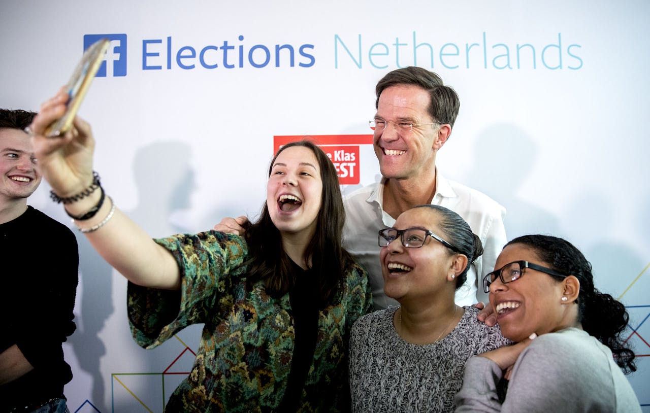 In de aanloop naar de verkiezeingen deed premier Rutte zijn best studenten van de School voor Toerisme en Recreatie van het ROC Mondriaan te interesseren voor politiek en democratie