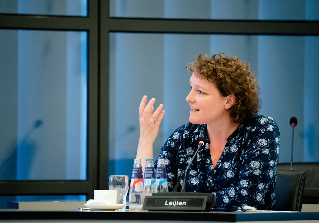 Renske Leijten (SP) tijdens een algemeen overleg over de Belastingdienst in de Tweede Kamer.