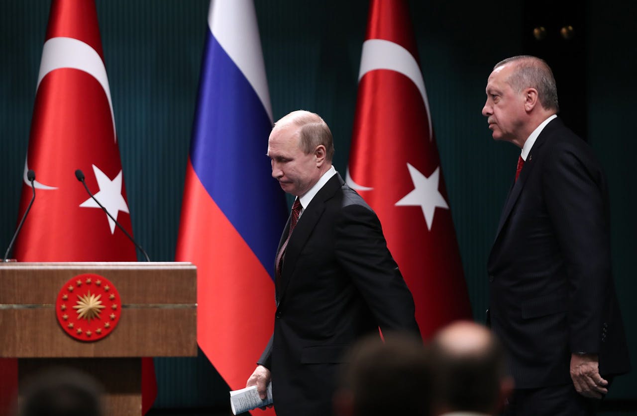 De Russische president Poetin (links) en de Turkse president Erdogan.