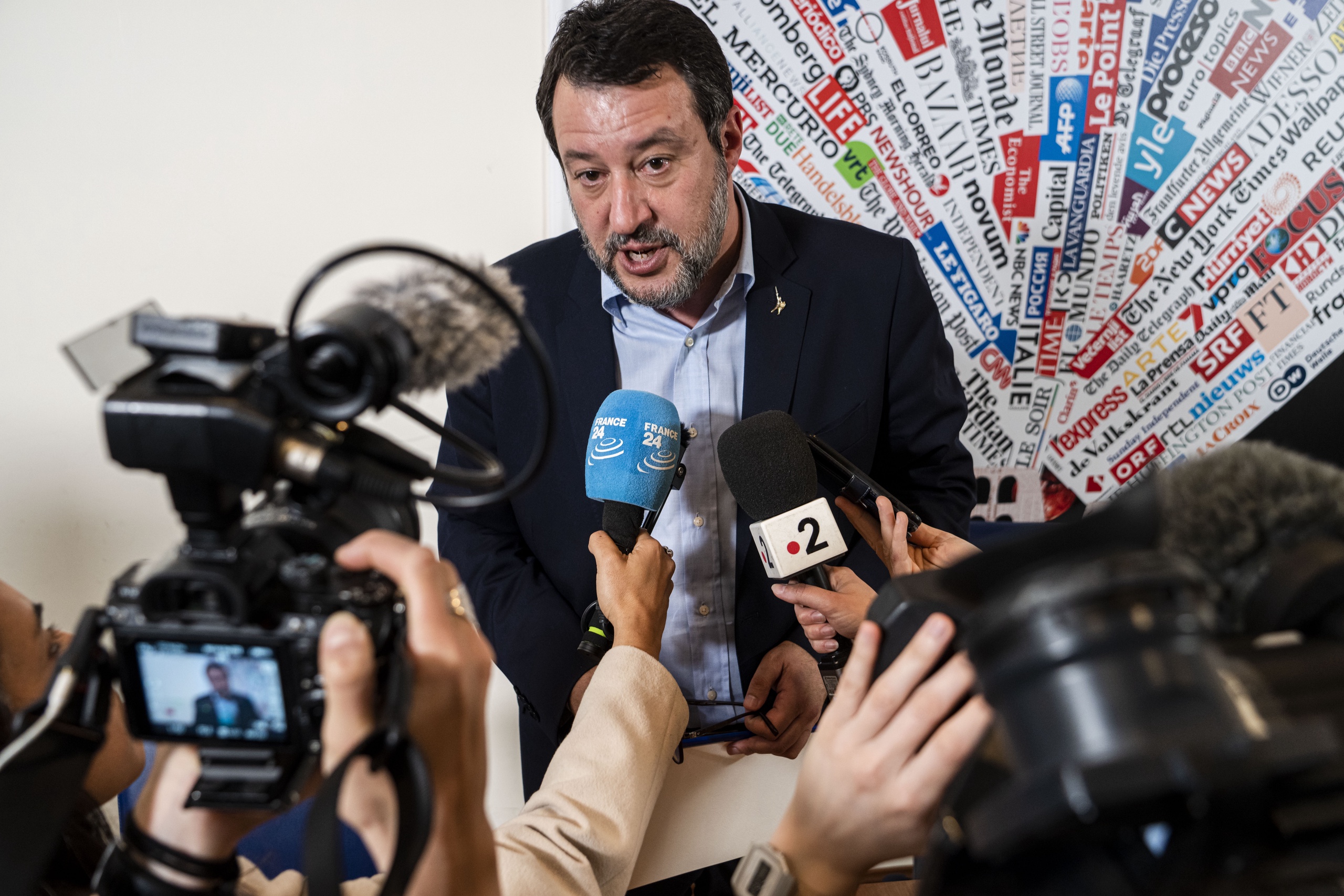 Se l'Italia non smette di bloccare presto il popolare chatbot ChatGPT, la posizione competitiva dell'Italia ne risentirà.  Lo ha sostenuto martedì il vicepremier e ministro delle Infrastrutture Matteo Salvini.