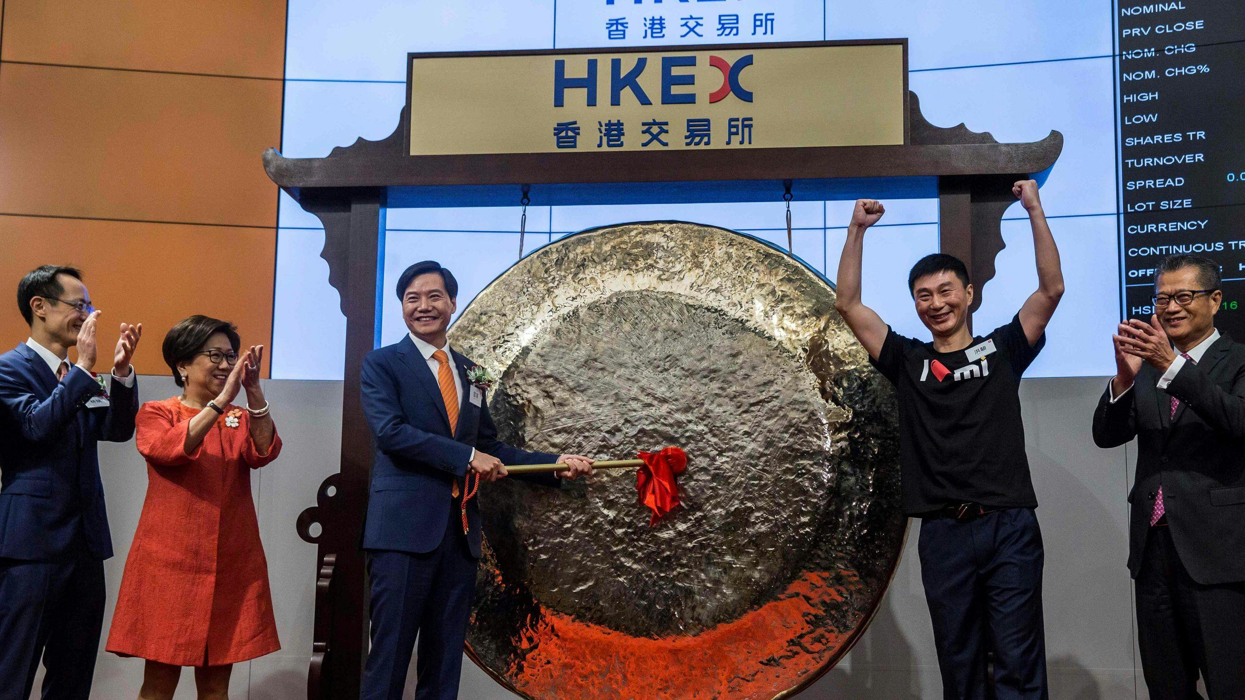 Lei Yun, de CEO van Xiaomi, opende vanochtend de beurs in Hong Kong. 