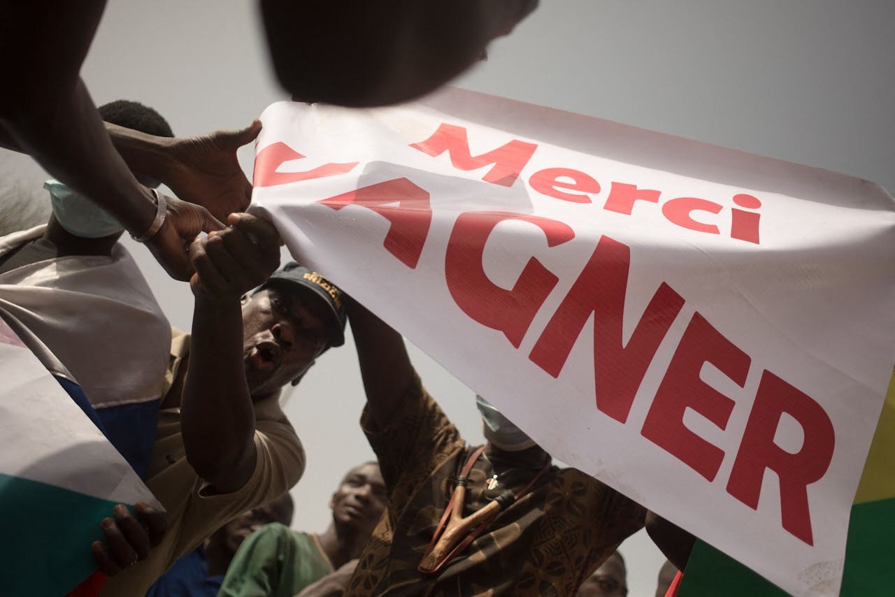 Demonstranten in de Malinese hoofdstad Bamako bedanken Wagner. Het sentiment in het Afrikaanse land is onverdeeld anti-Frans.