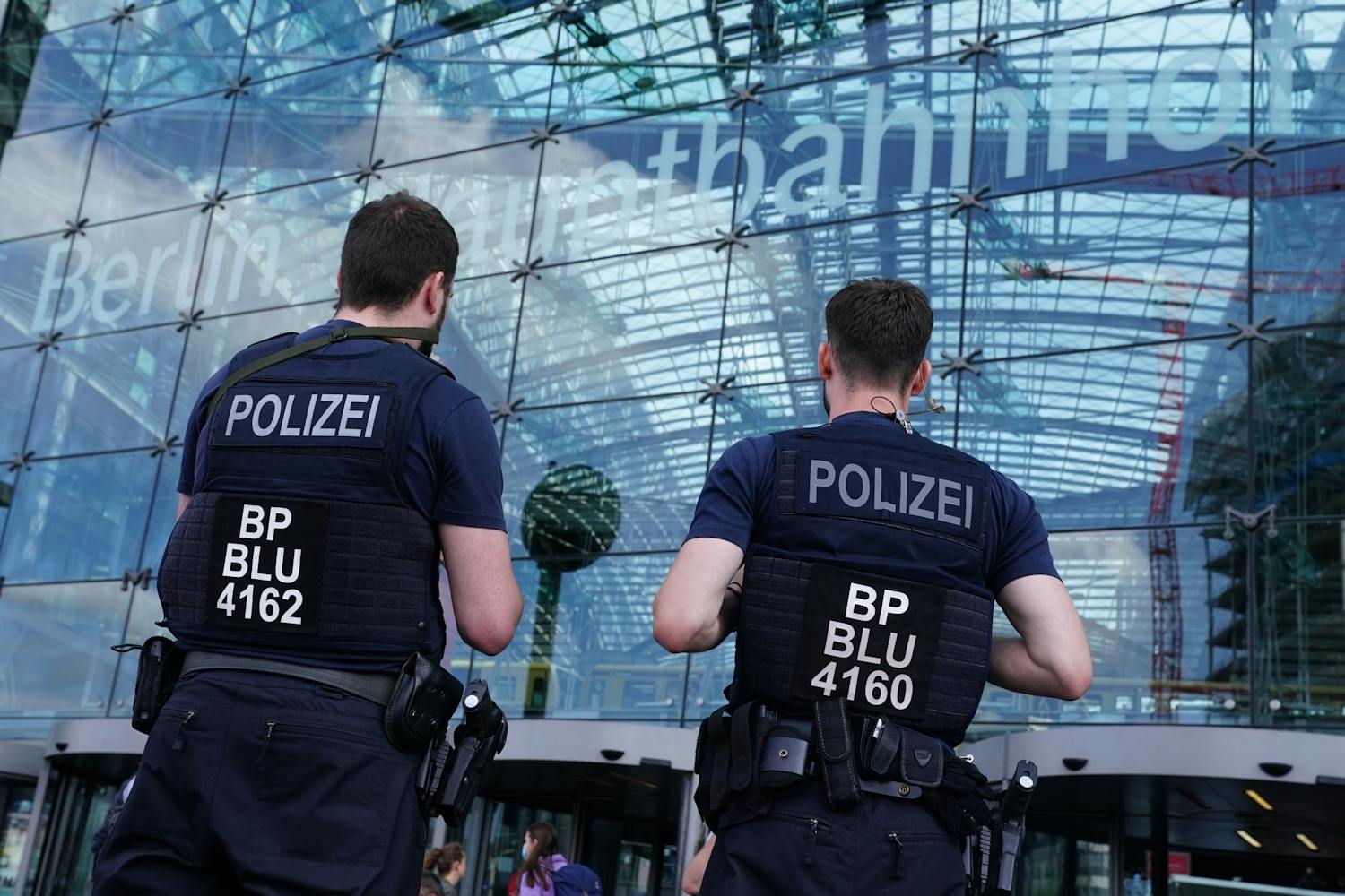 Tausende deutsche Agenten in Alarmbereitschaft wegen Unruhen am 1. Mai