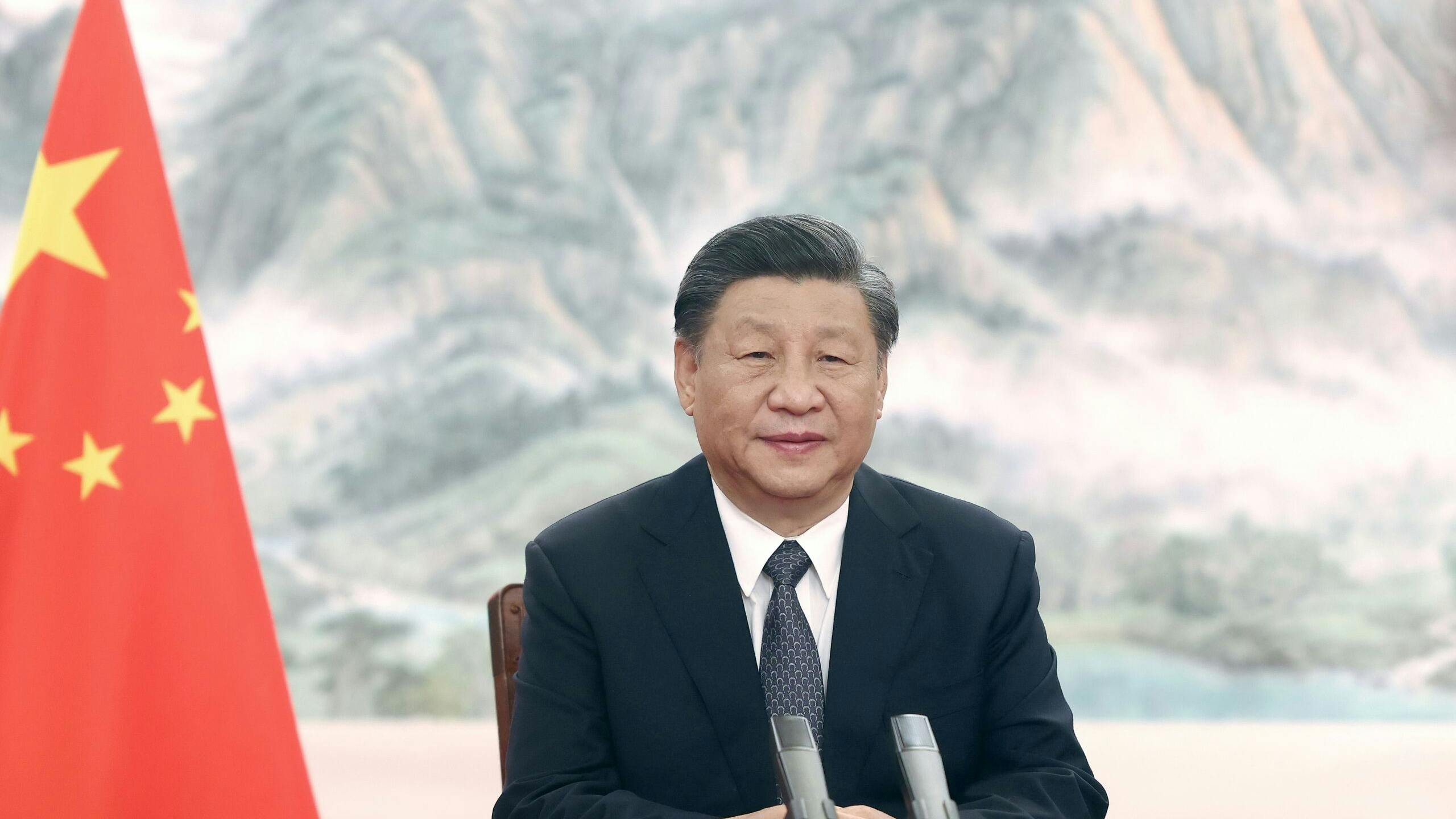 De Chinese president Xi Jinping spreekt tijdens het Internationale Economische Forum in Sint Petersburg