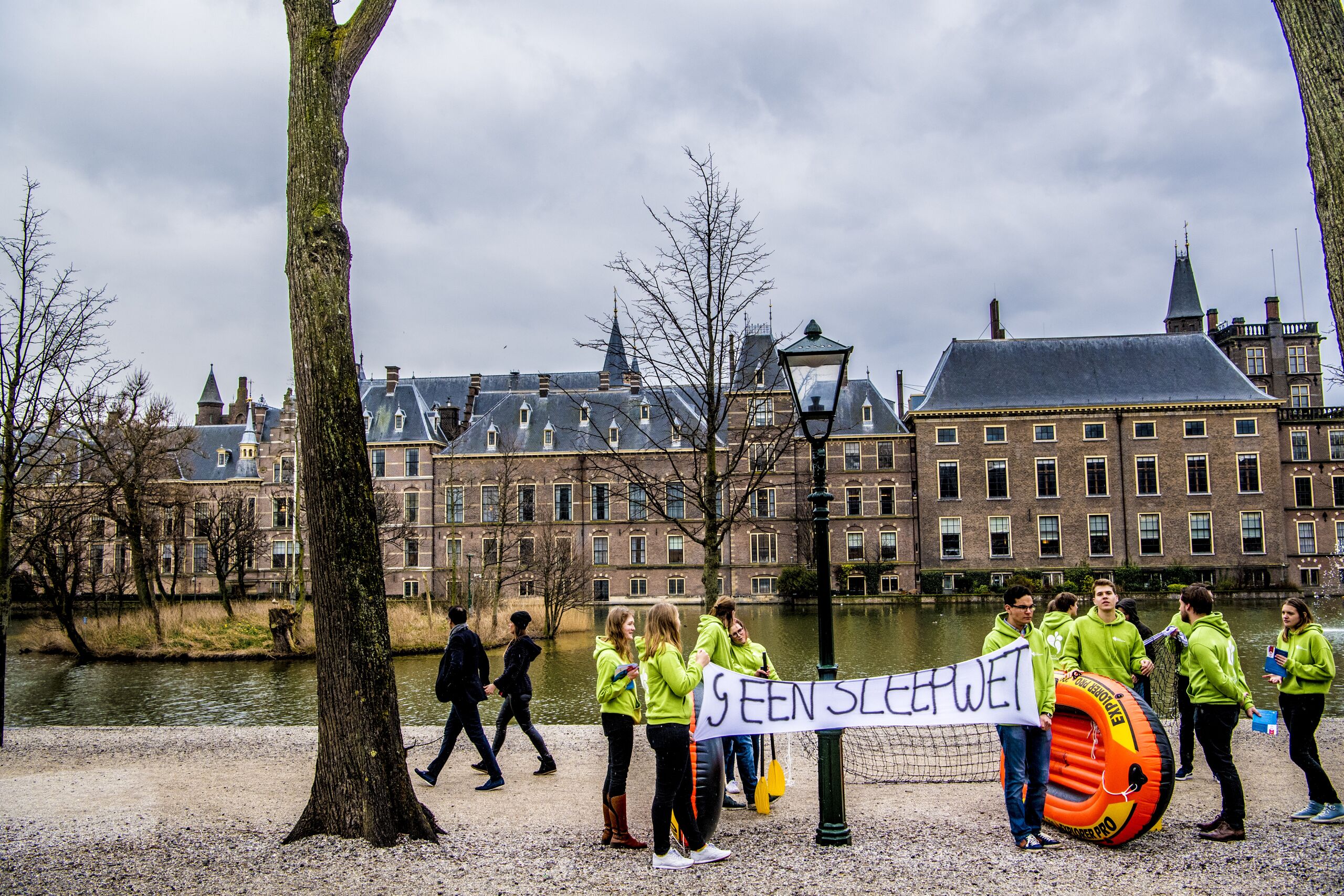D66-jongeren voeren campagne tegen de nieuwe Wet op de Inlichtingen- en Veiligheidsdiensten in 2018.