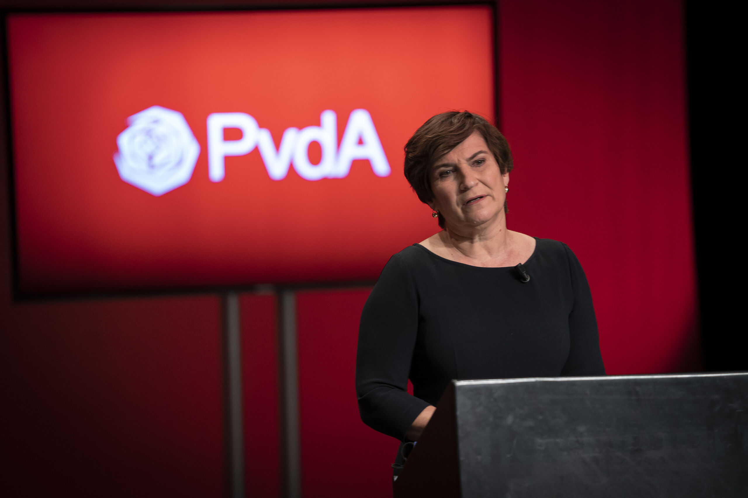 AMSTERDAM - Lilianne Ploumen wordt door de PvdA gepresenteerd als lijsttrekker voor de Tweede Kamerverkiezingen. Ploumen moet Lodewijk Asscher opvolgen, die zich vanwege de toeslagenaffaire heeft teruggetrokken. ANP JEROEN JUMELET